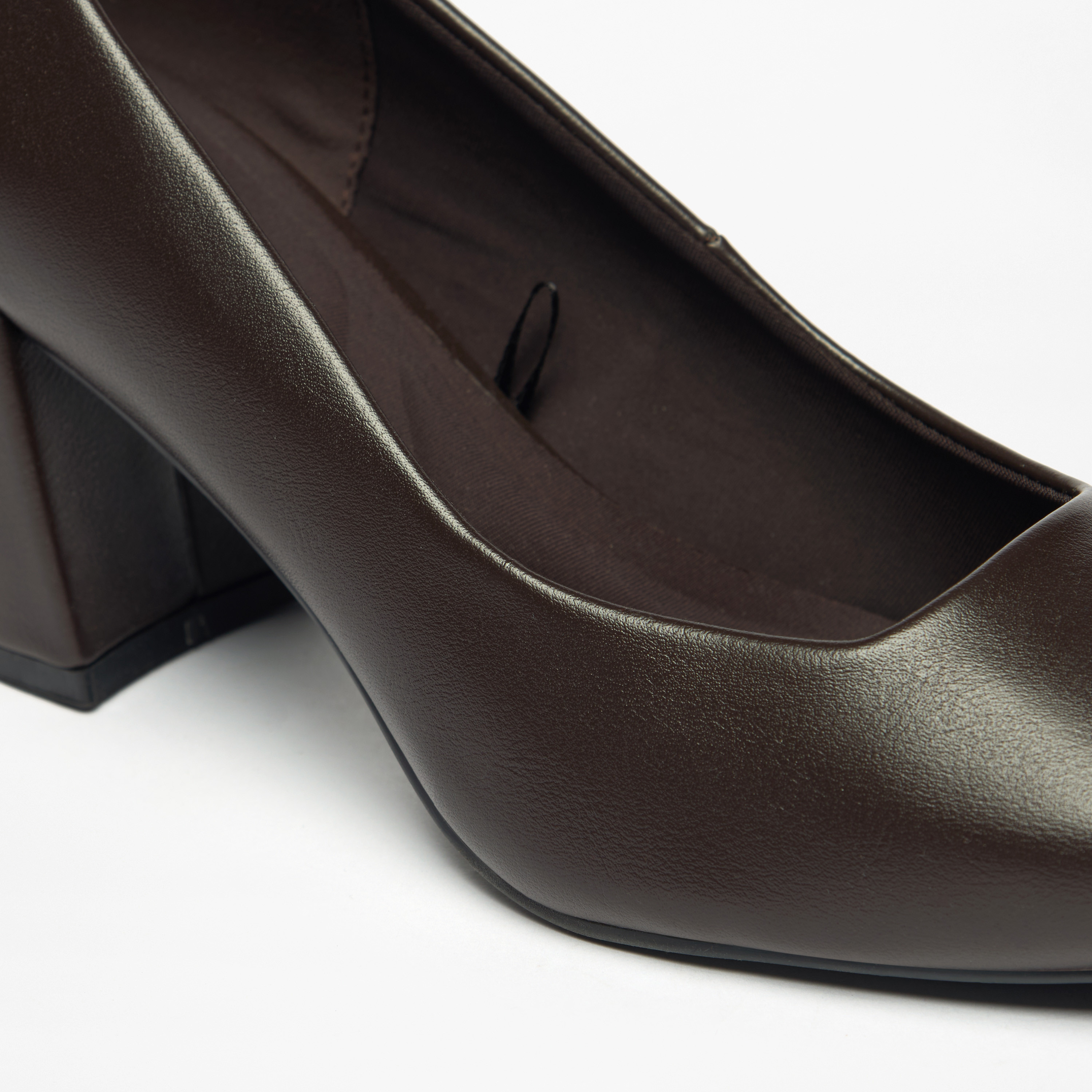 حذاء سادة سهل الارتداء بكعب سميك للنساء من سيليست-women-shoes-heels-image-4