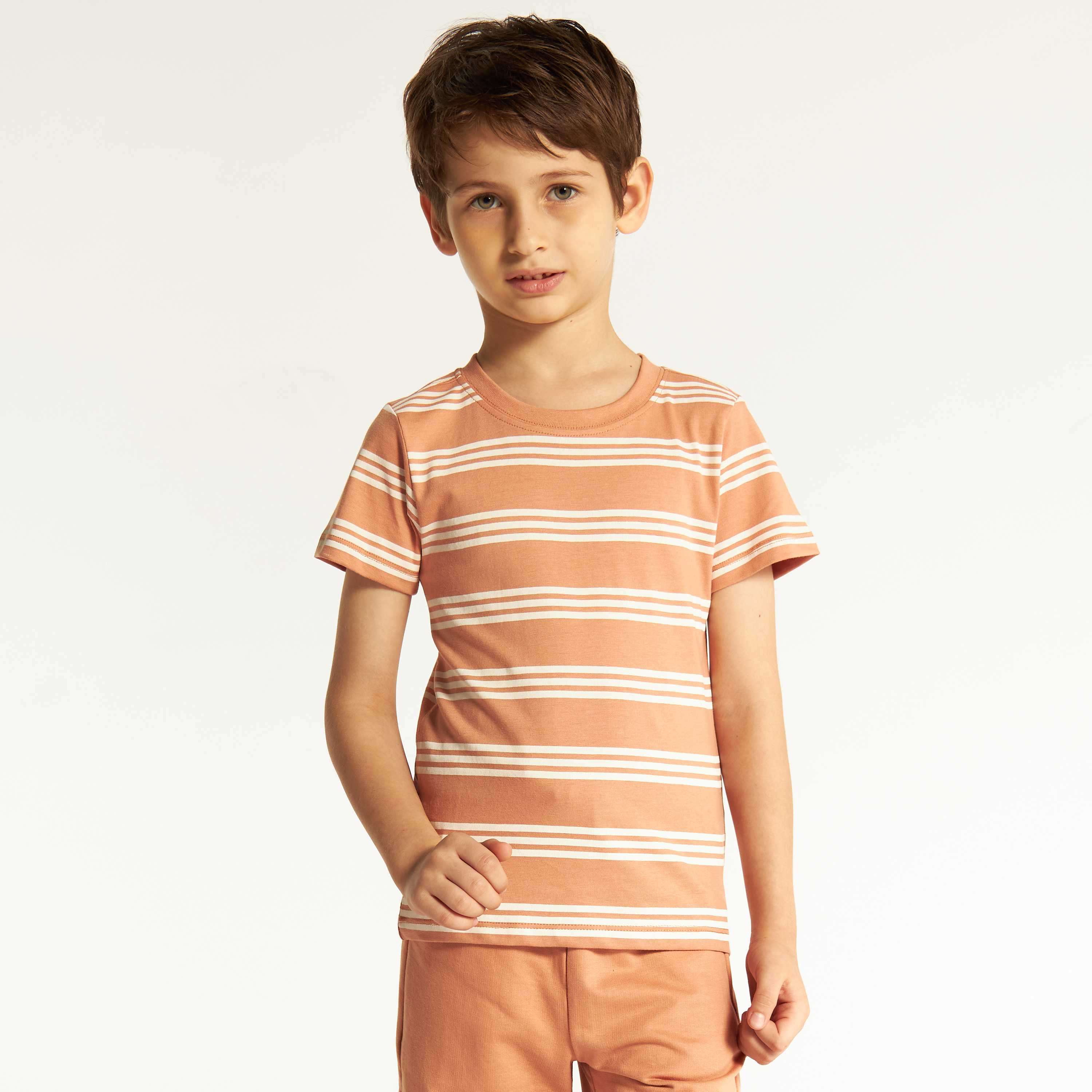 طقم تيشيرتات متنوعة وشورت 3 قطع من جونيورز-boys-clothing-setsandcoords-image-3