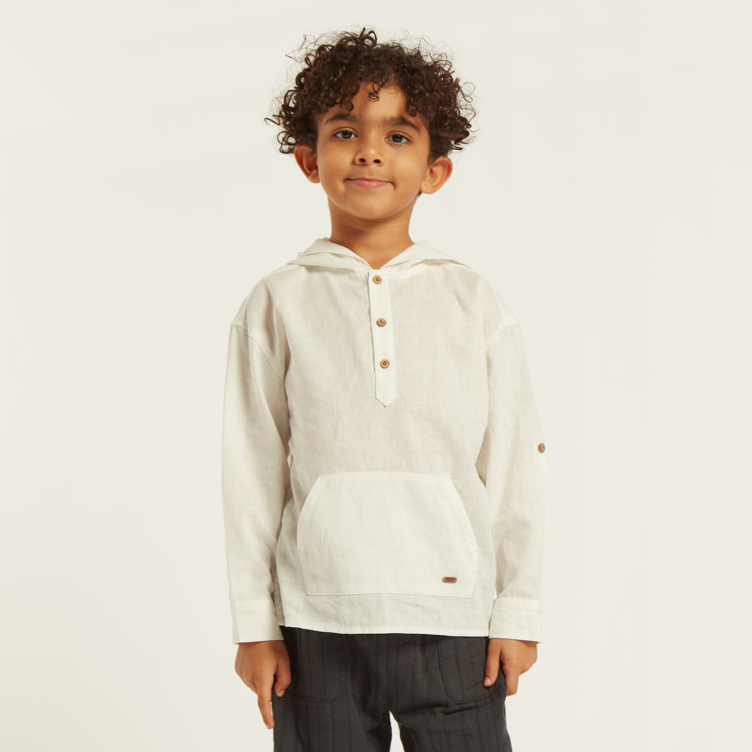 قميص سادة بقبعة وأكمام طويلة وجيب-boys-clothing-shirts-image-2