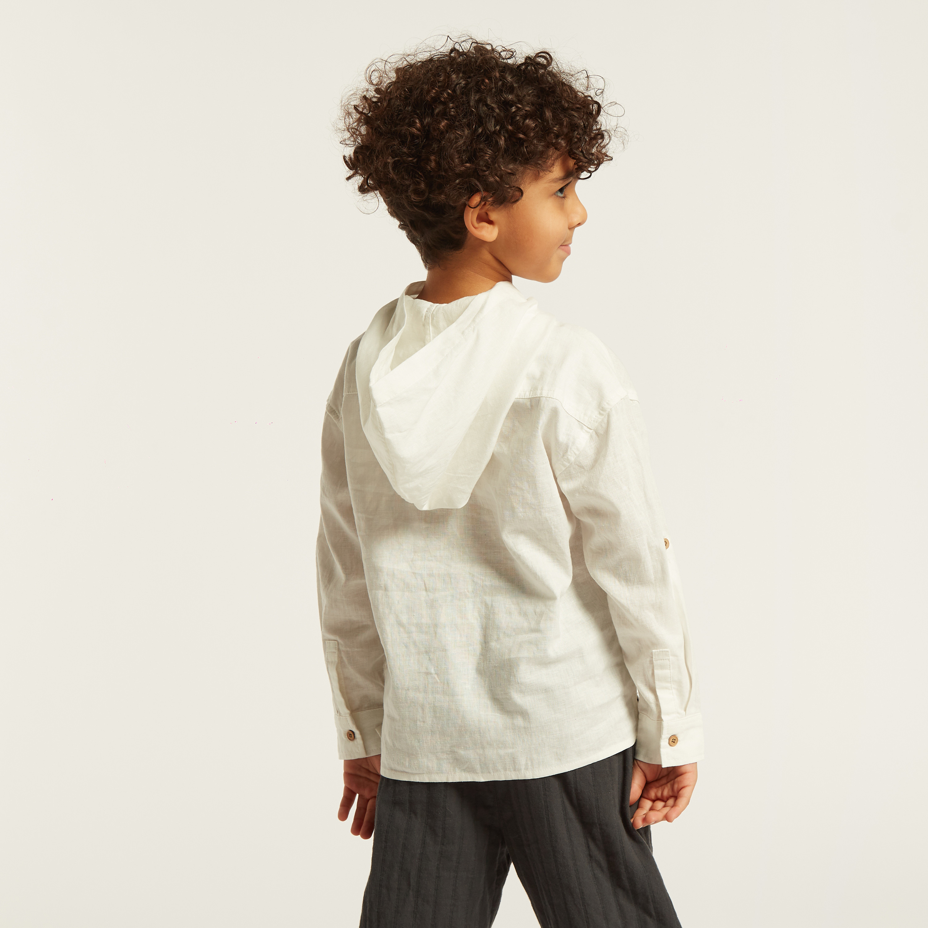 قميص سادة بقبعة وأكمام طويلة وجيب-boys-clothing-shirts-image-4