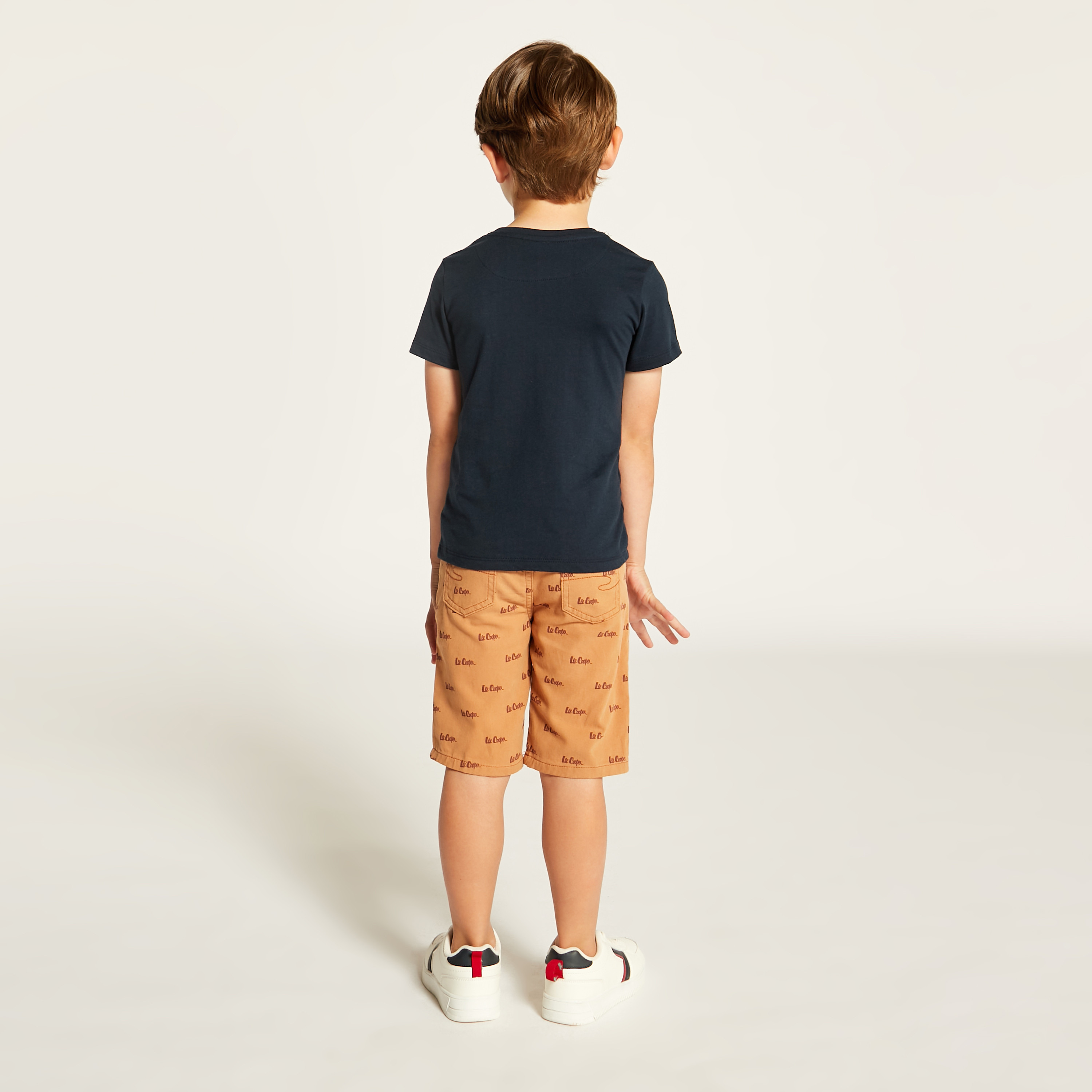 طقم شورت وتيشيرت بياقة ضيقة وطبعات من لي كوبر-boys-clothing-setsandcoords-image-5