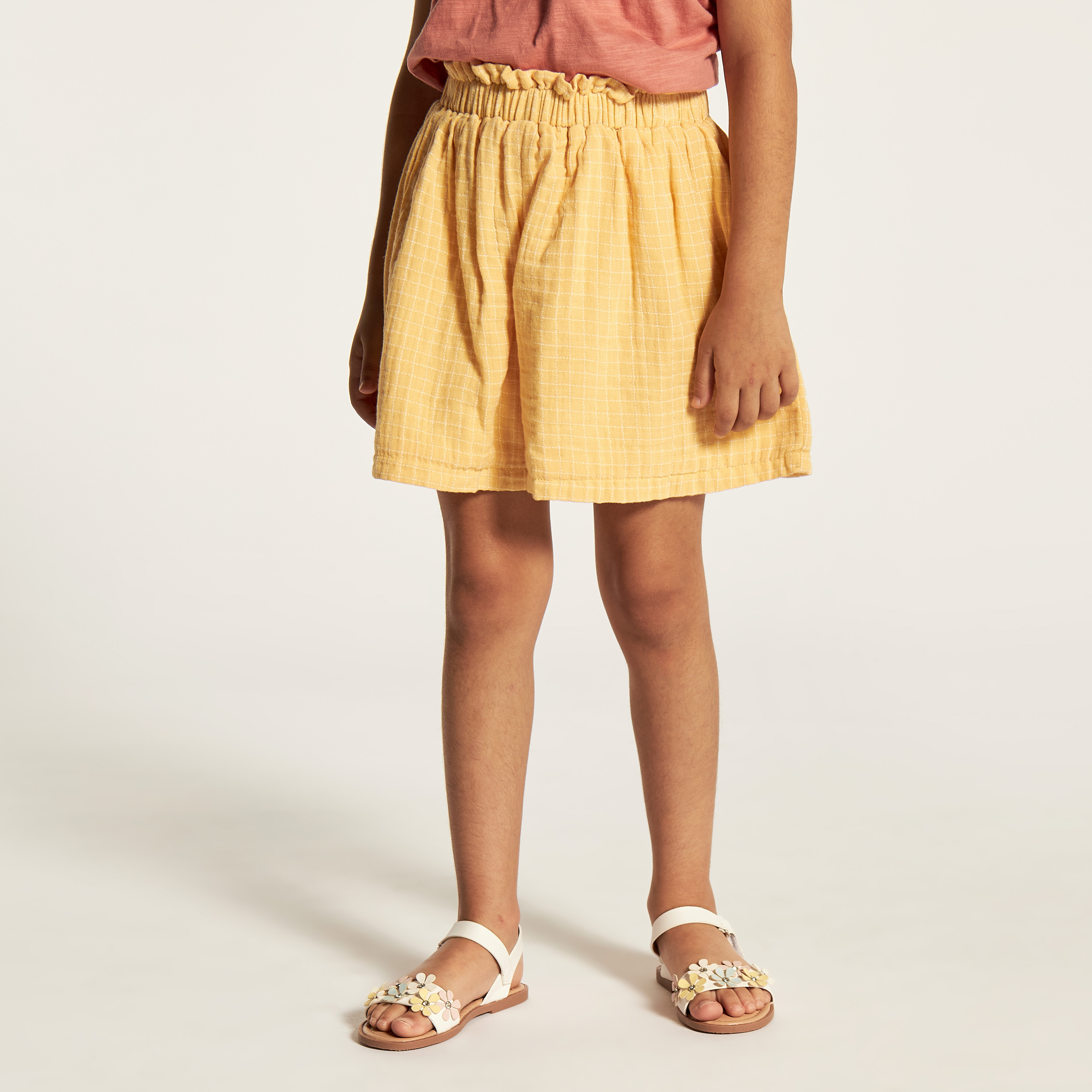 طقم شورت وبلوزة مطرزة بياقة مستديرة-baby-girls-clothing-setsandcoords-image-3