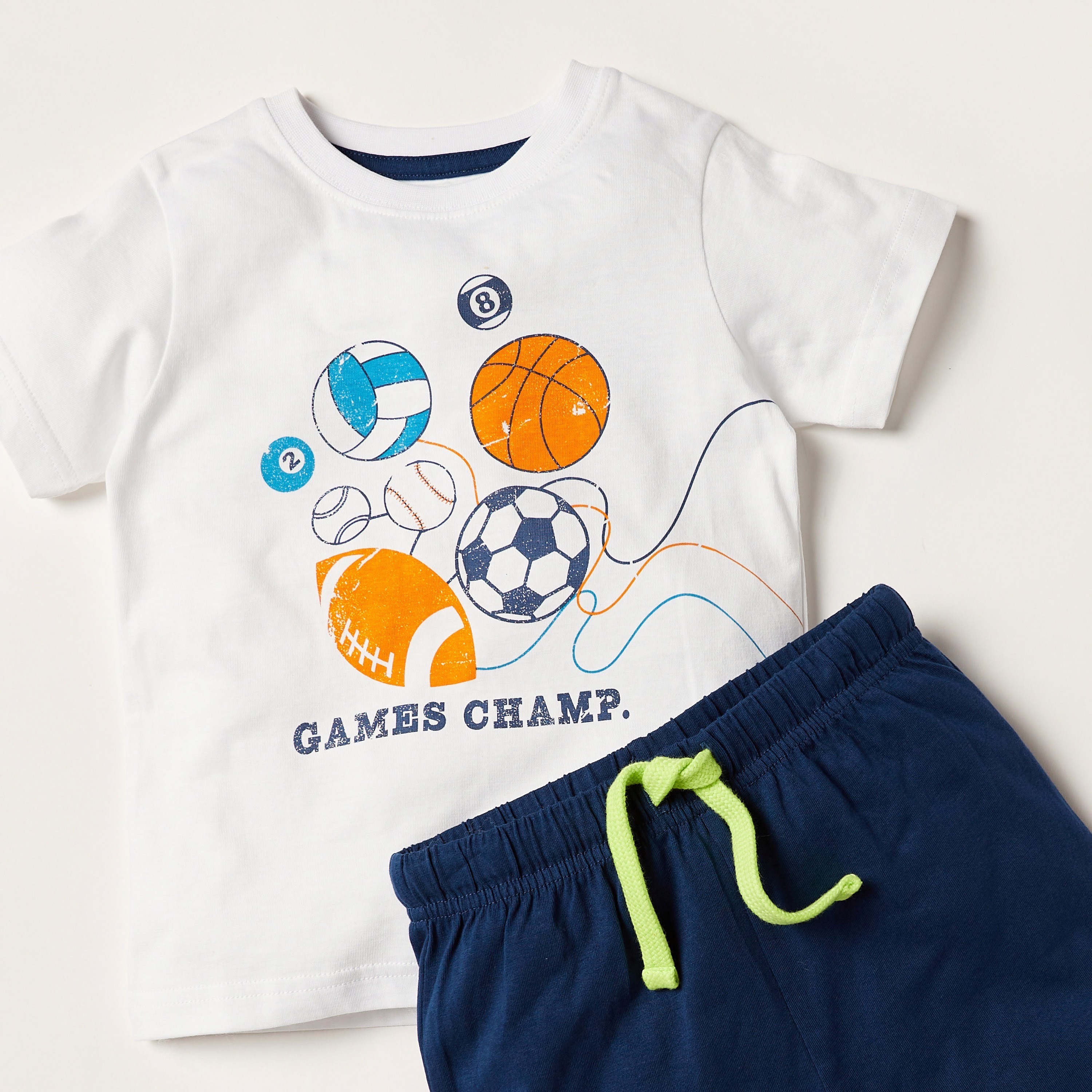 طقم شورت وتيشيرت بياقة ضيقة وطبعات من جونيورز-boys-clothing-nightwear-image-4