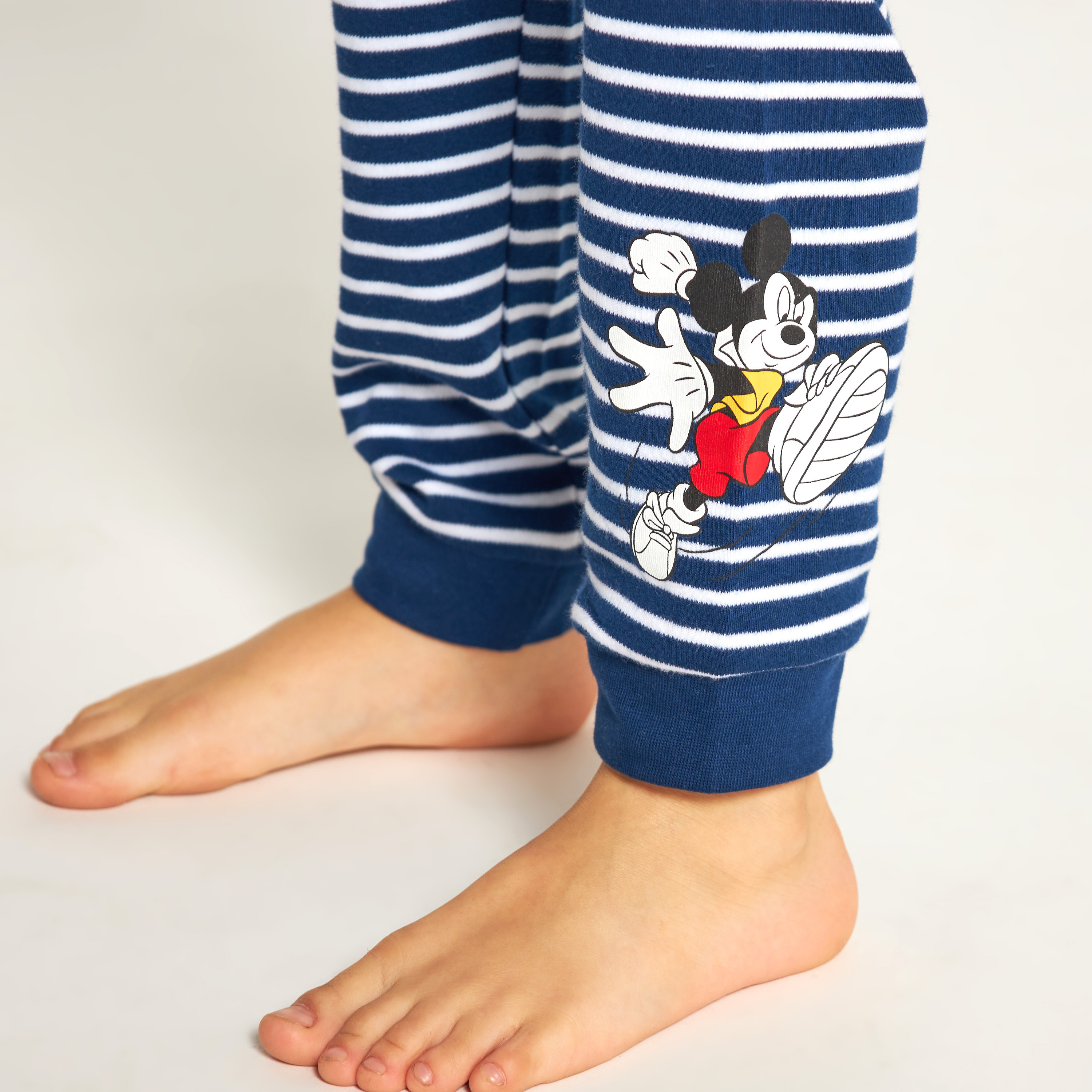 طقم بنطلون بيجاما وتيشيرت مخطط ميكي ماوس من ديزني-boys-clothing-nightwear-image-5