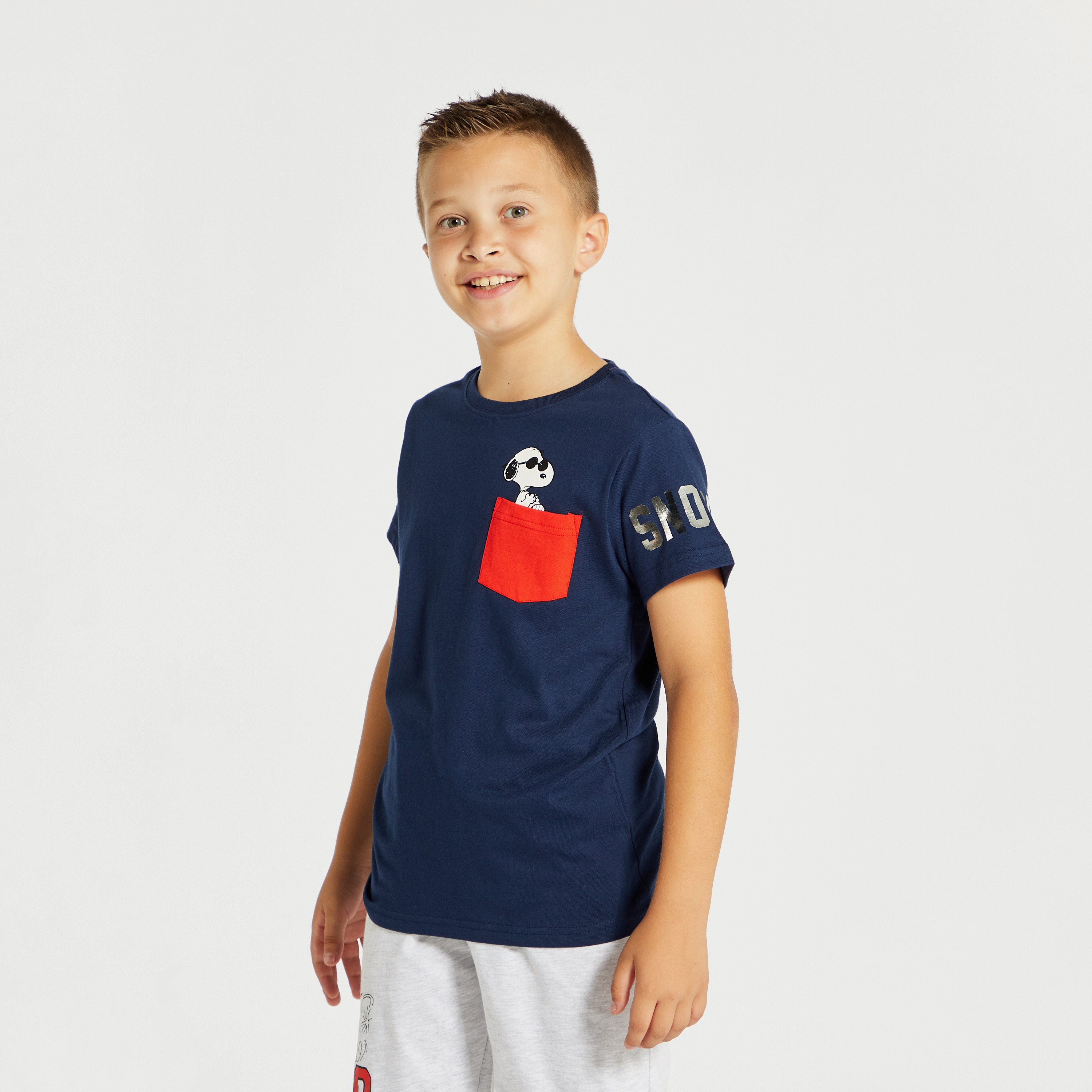 طقم شورت وتيشيرت بطبعات سنوبي-boys-clothing-nightwear-image-2