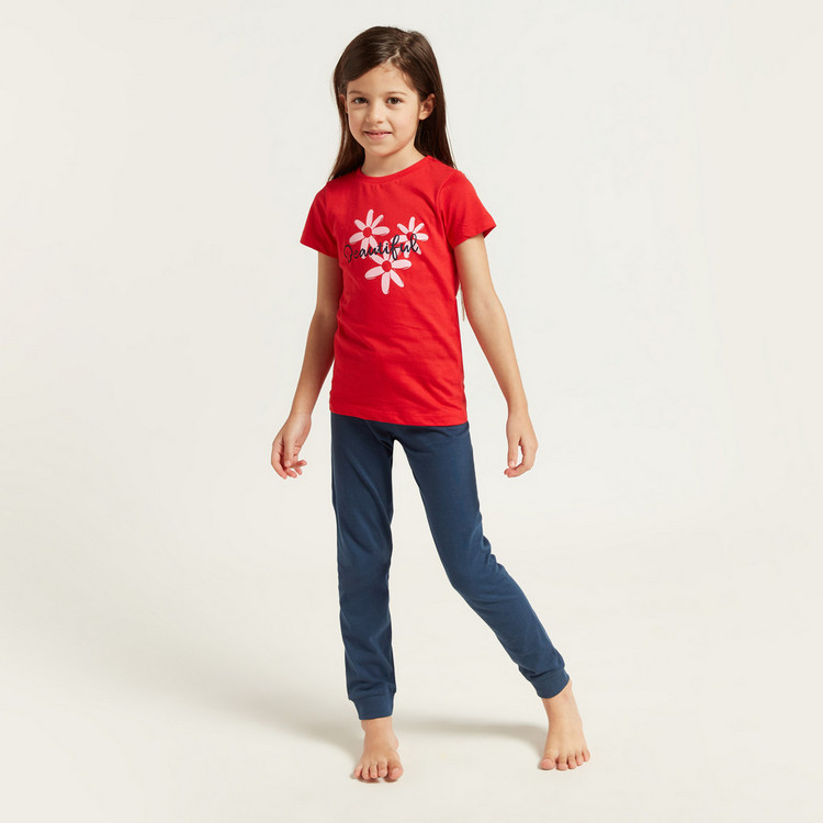 Juniors Graphic Print T-shirt and Solid Pyjamas Set