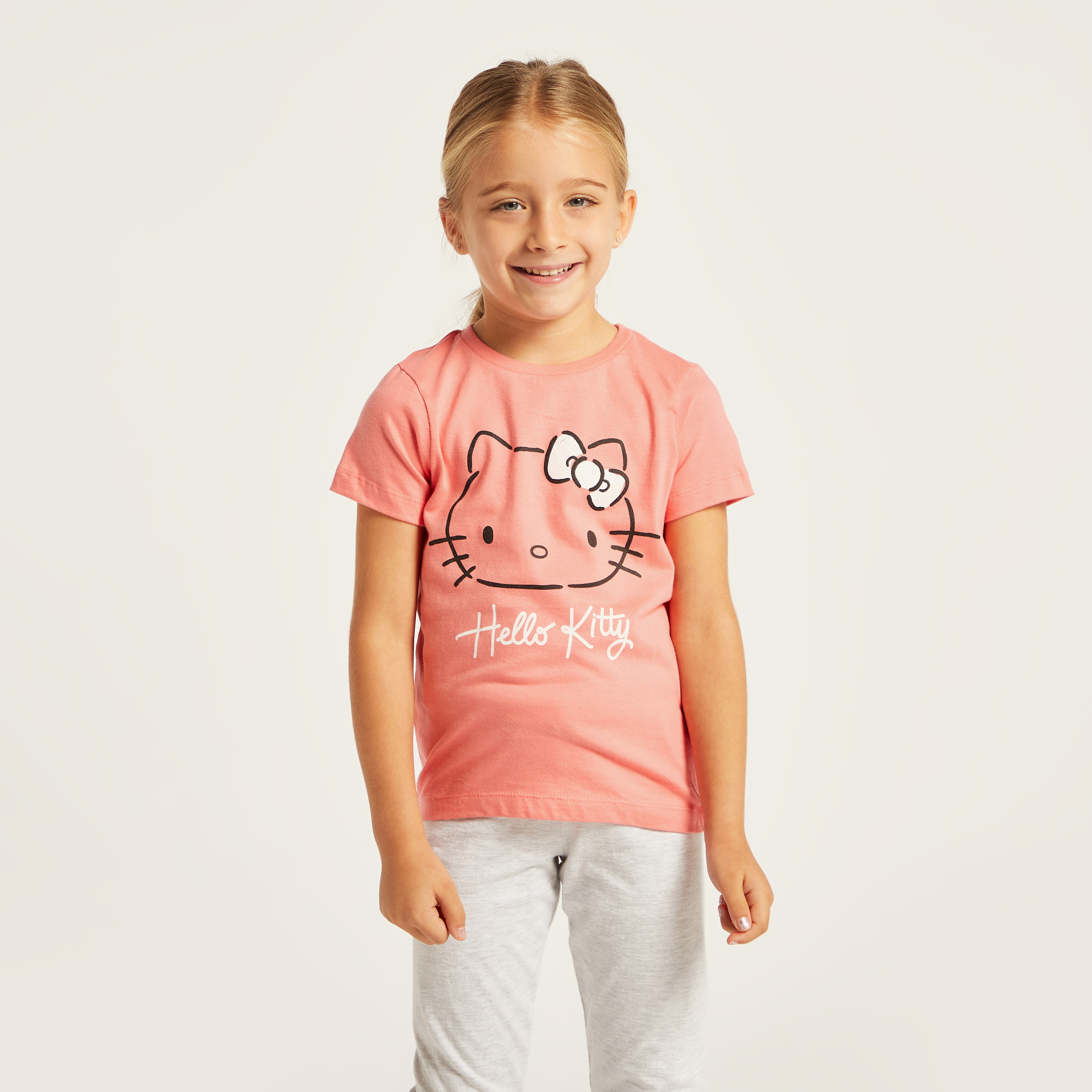 طقم بنطلون بيجاما وتيشيرت بياقة مستديرة وطبعات هالو كيتي من سانريو-girls-clothing-nightwear-image-3
