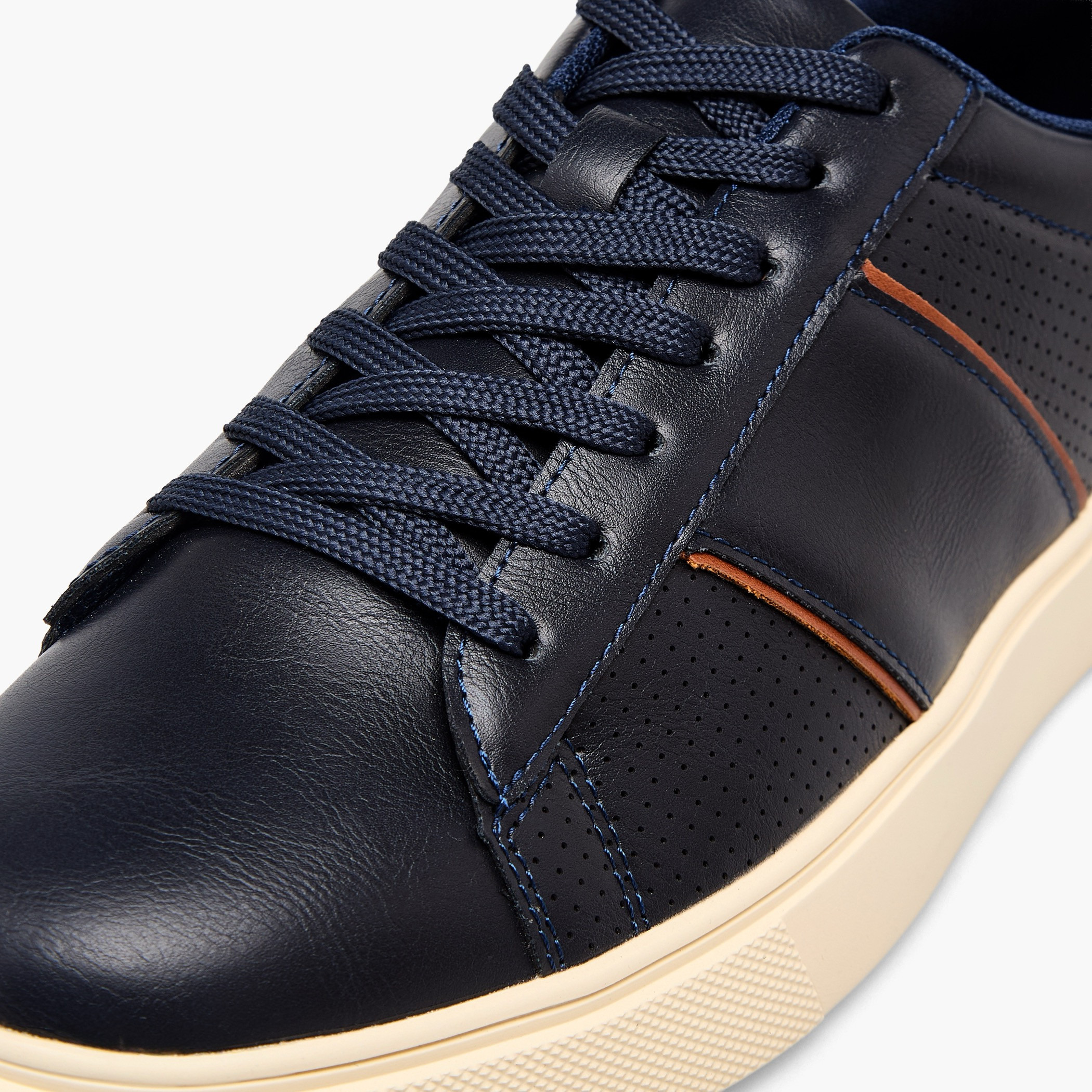 حذاء سنيكرز بطول الكاحل ورباط إغلاق للرجال من إل بي إل من شو إكسبريس-men-shoes-sneakers-image-7