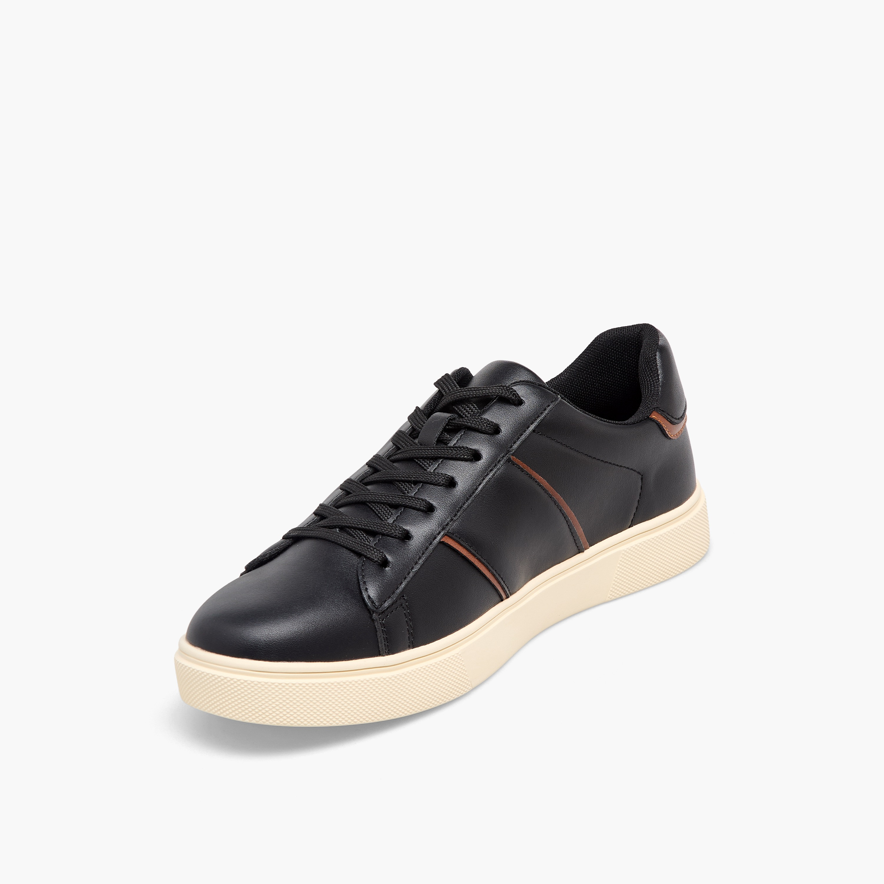 حذاء سنيكرز بطول الكاحل ورباط إغلاق للرجال من إل بي إل من شو إكسبريس-men-shoes-sneakers-image-4