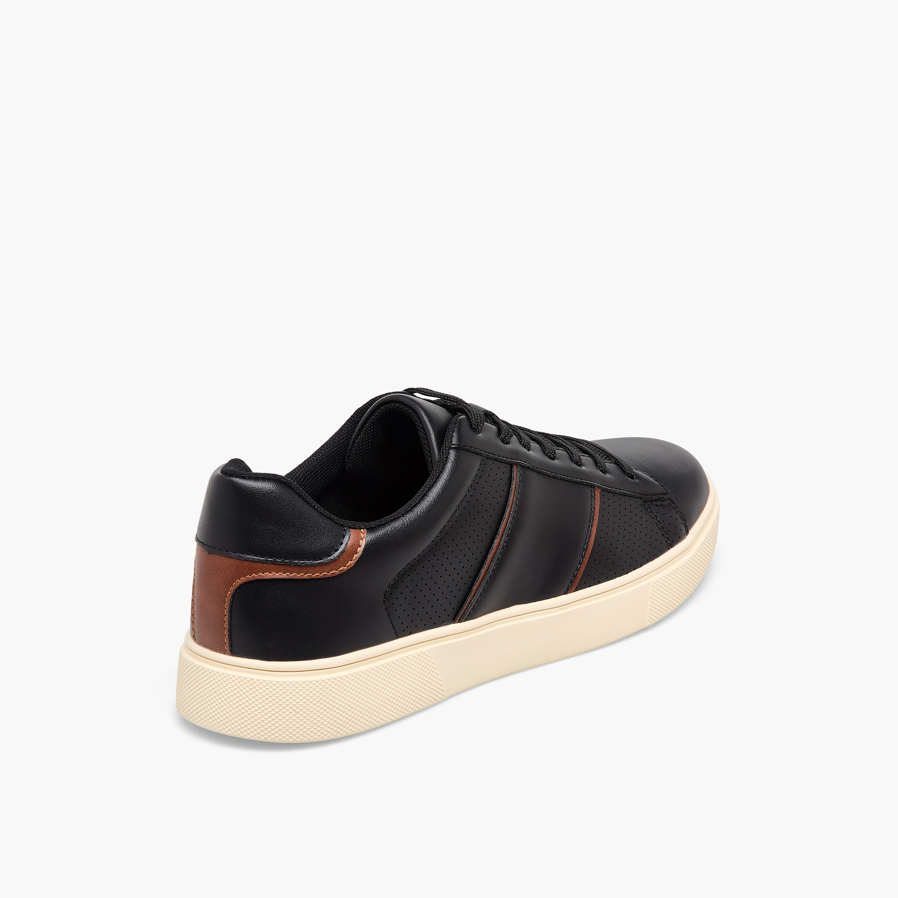 حذاء سنيكرز بطول الكاحل ورباط إغلاق للرجال من إل بي إل من شو إكسبريس-men-shoes-sneakers-image-6