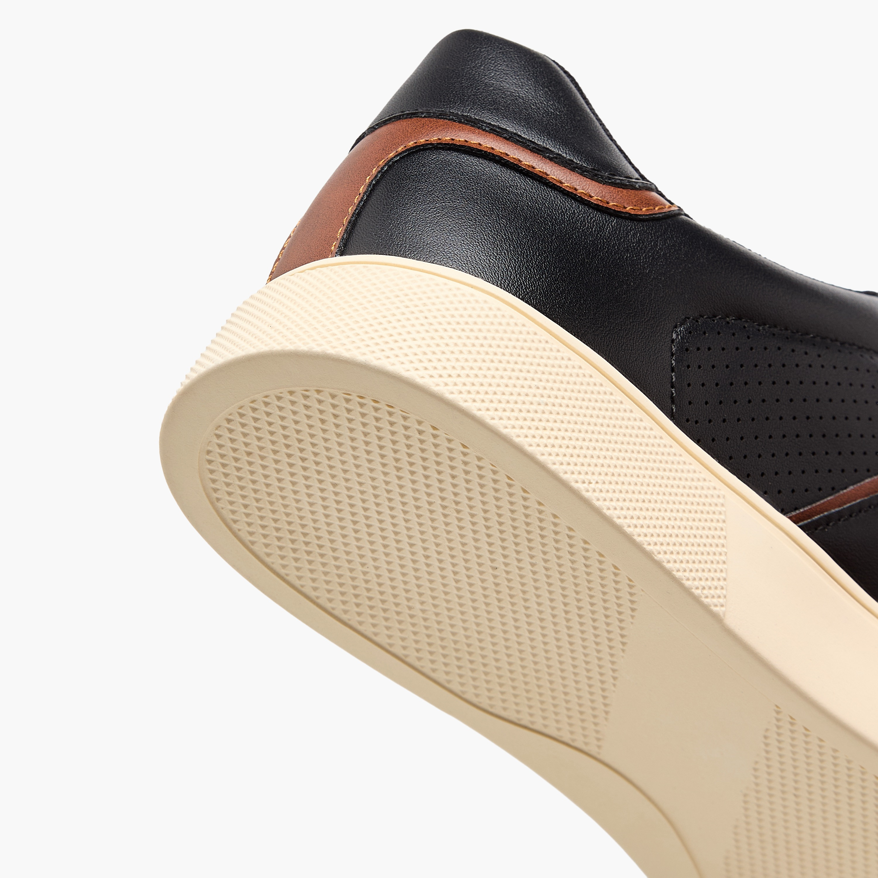 حذاء سنيكرز بطول الكاحل ورباط إغلاق للرجال من إل بي إل من شو إكسبريس-men-shoes-sneakers-image-8