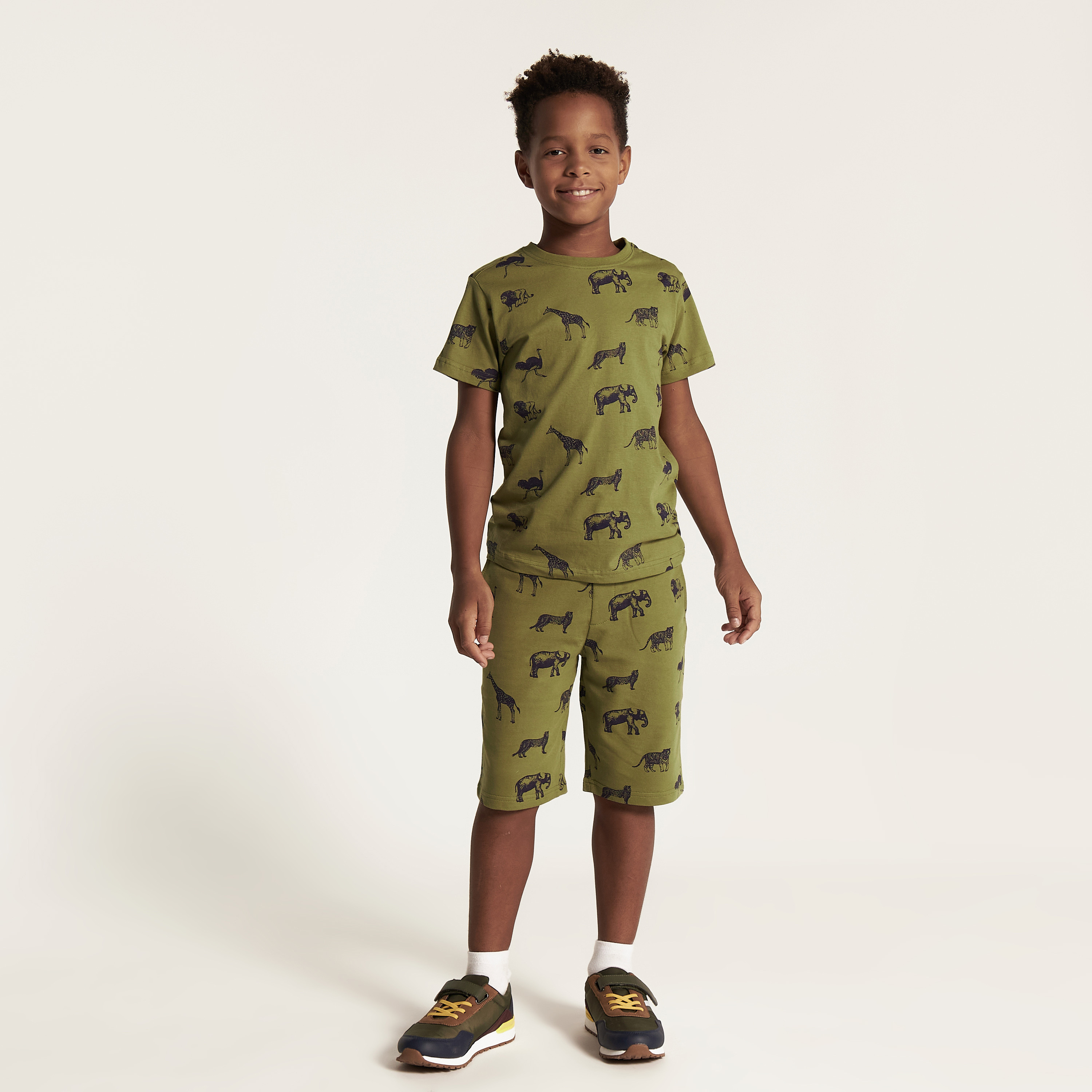 طقم تيشيرت وشورت 3 قطع من جونيورز-boys-clothing-setsandcoords-image-2