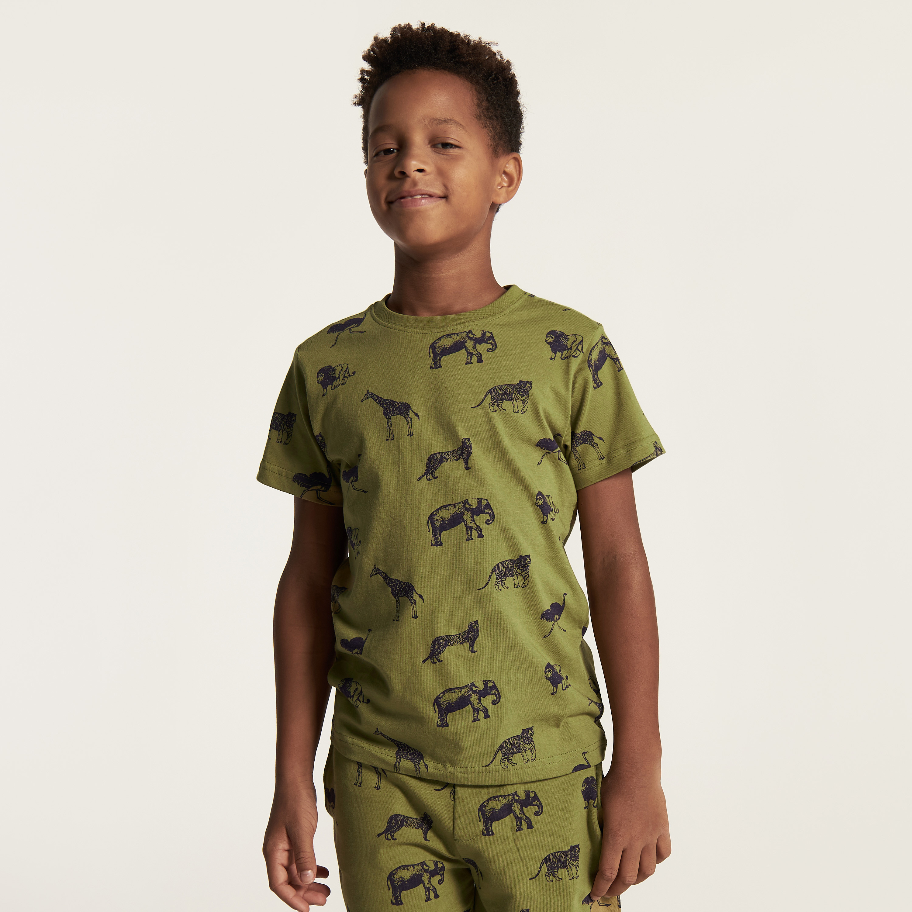 طقم تيشيرت وشورت 3 قطع من جونيورز-boys-clothing-setsandcoords-image-3