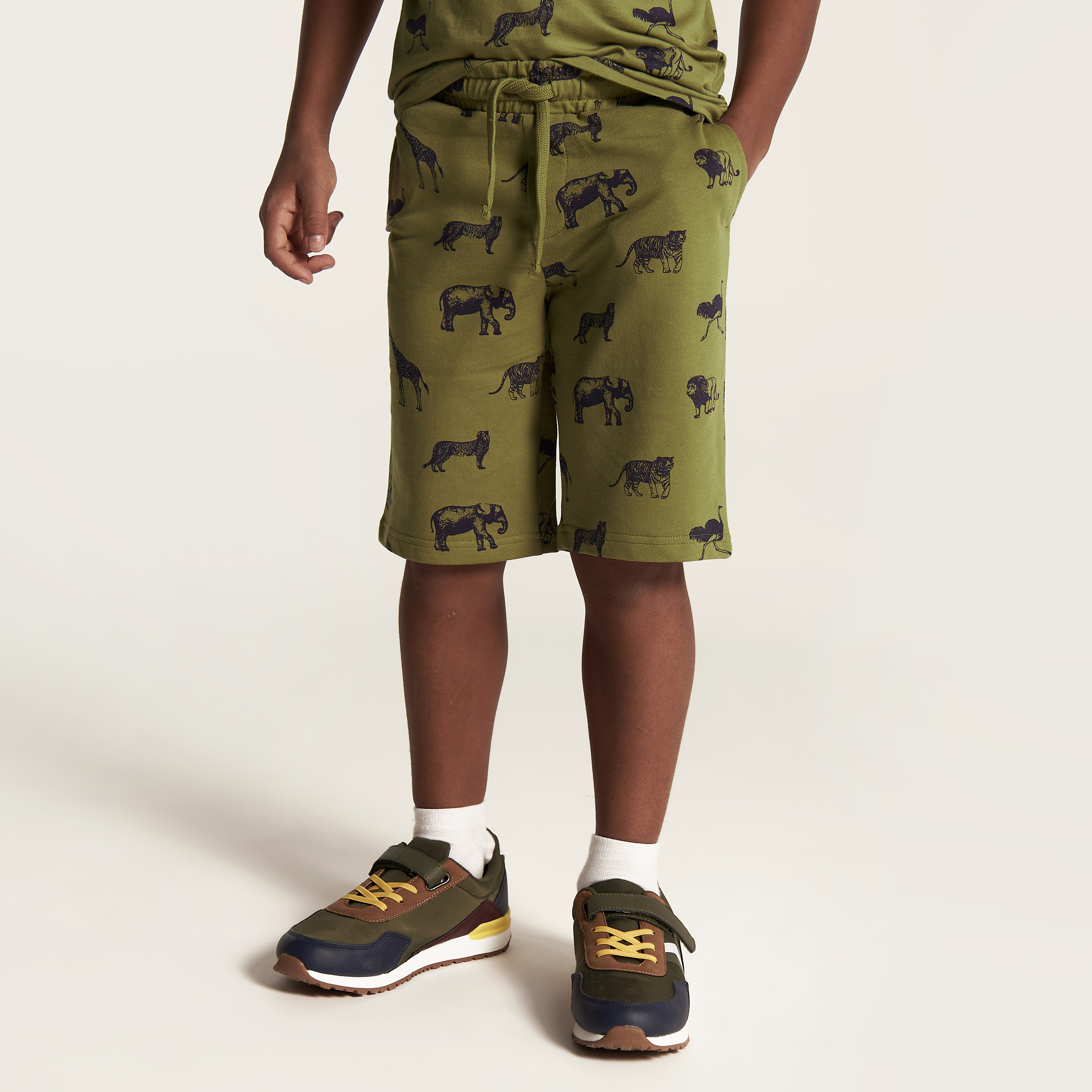 طقم تيشيرت وشورت 3 قطع من جونيورز-boys-clothing-setsandcoords-image-4