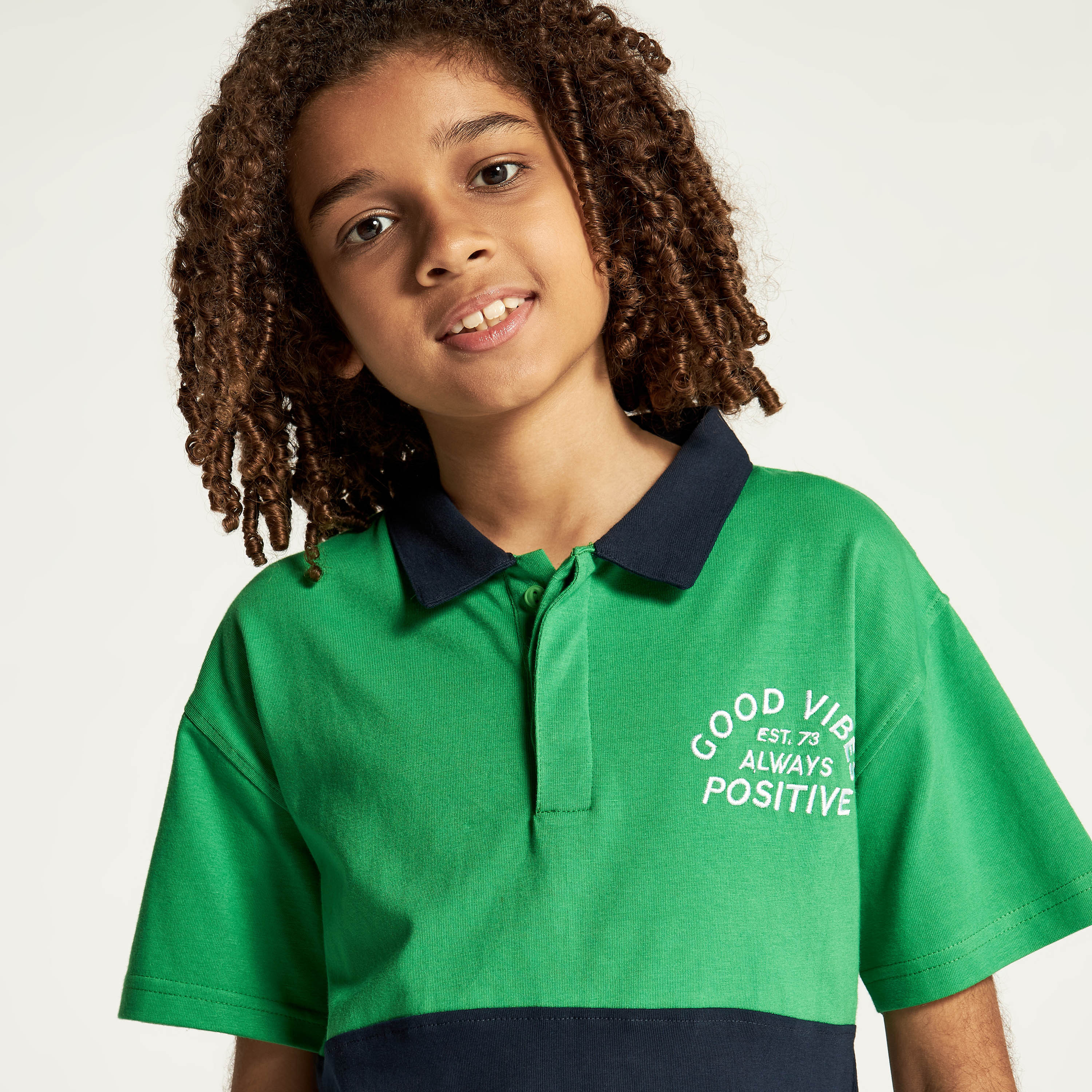 تيشيرت بولو بقوالب ملونة وأكمام قصيرة من جونيورز-boys-clothing-tshirtsandpolos-image-3