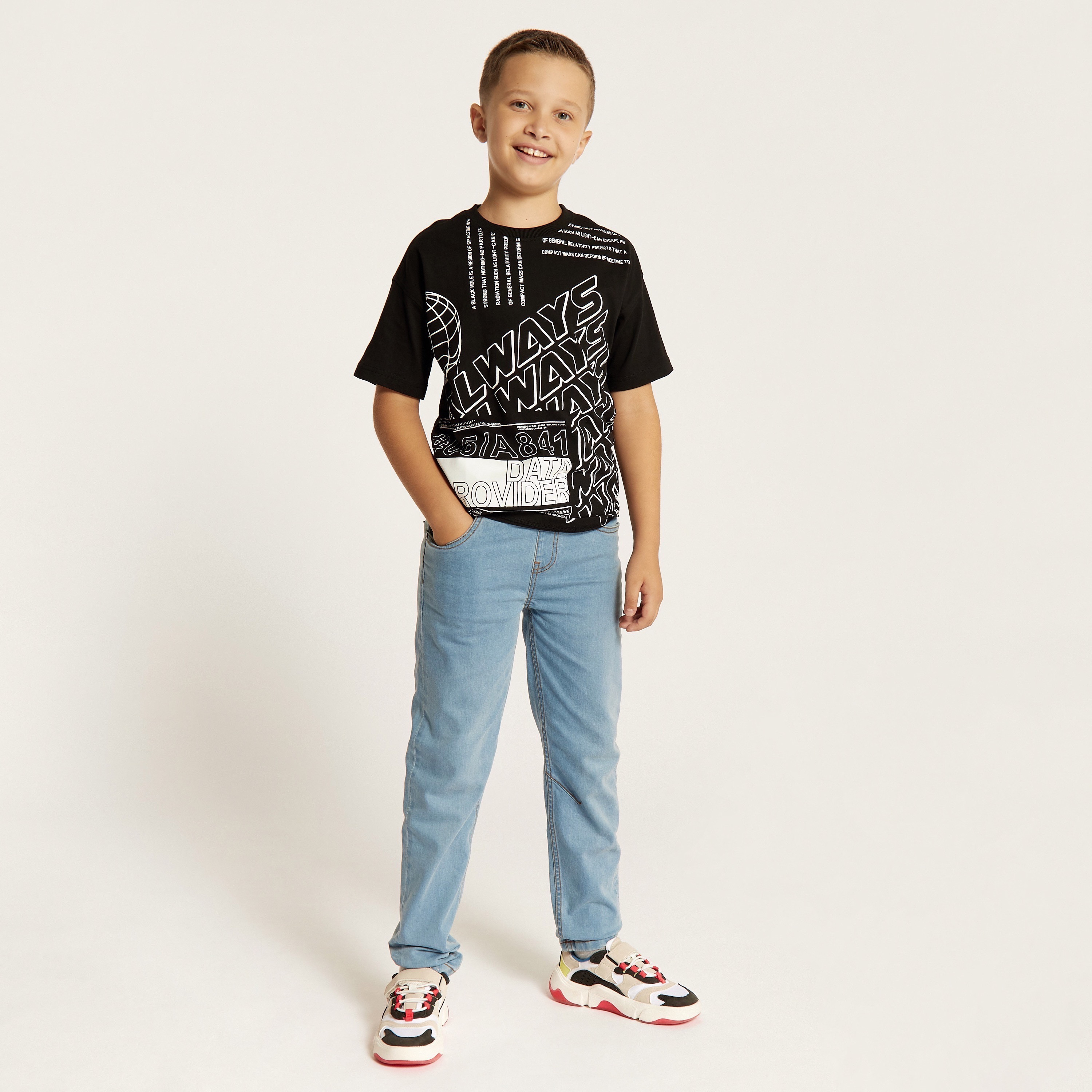 تيشيرت بياقة ضيقة وأكمام قصيرة وطبعات من جونيورز-boys-clothing-tshirtsandpolos-image-1