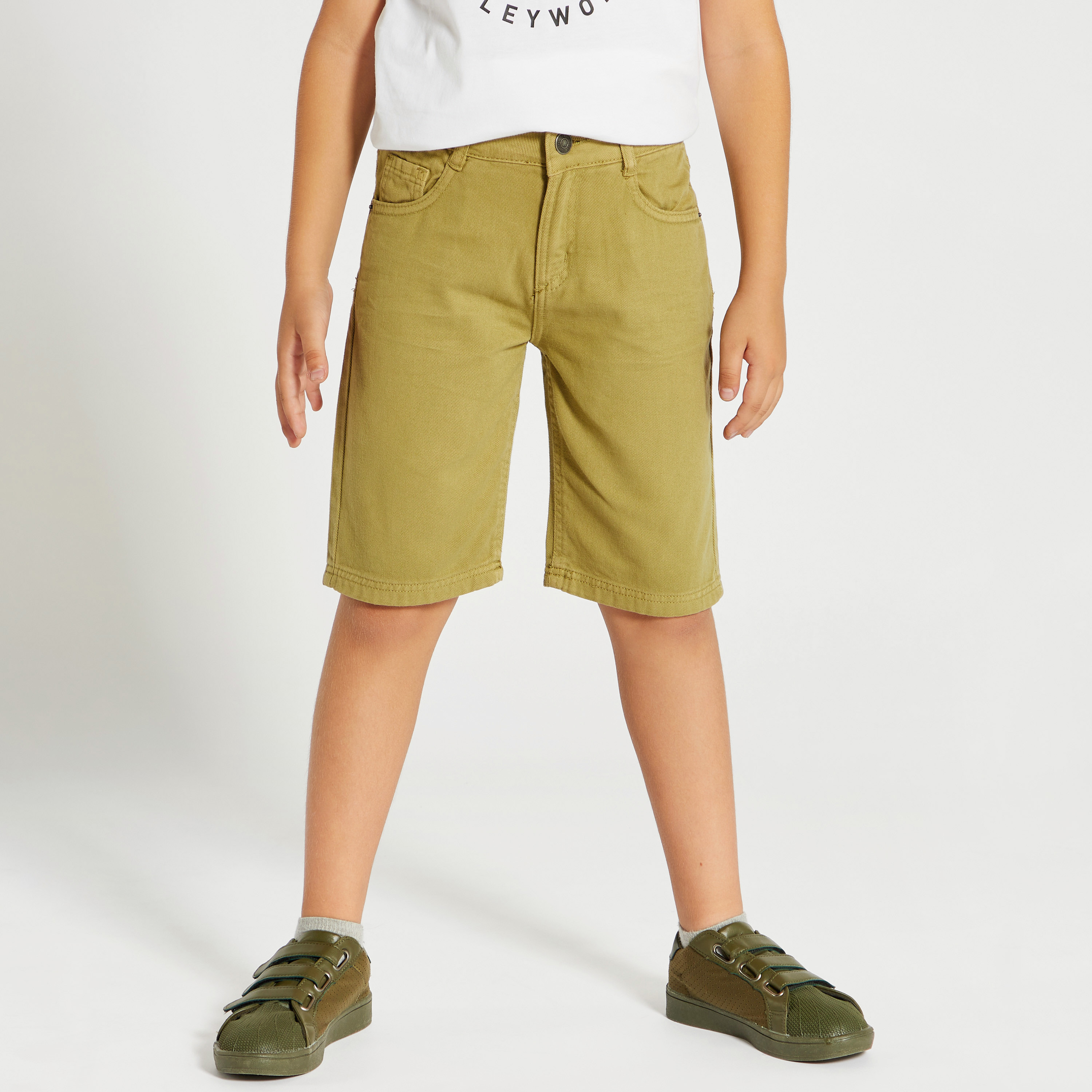 شورت دينم سادة بزر إغلاق وجيوب من جونيورز-boys-clothing-bottoms-shorts-image-1
