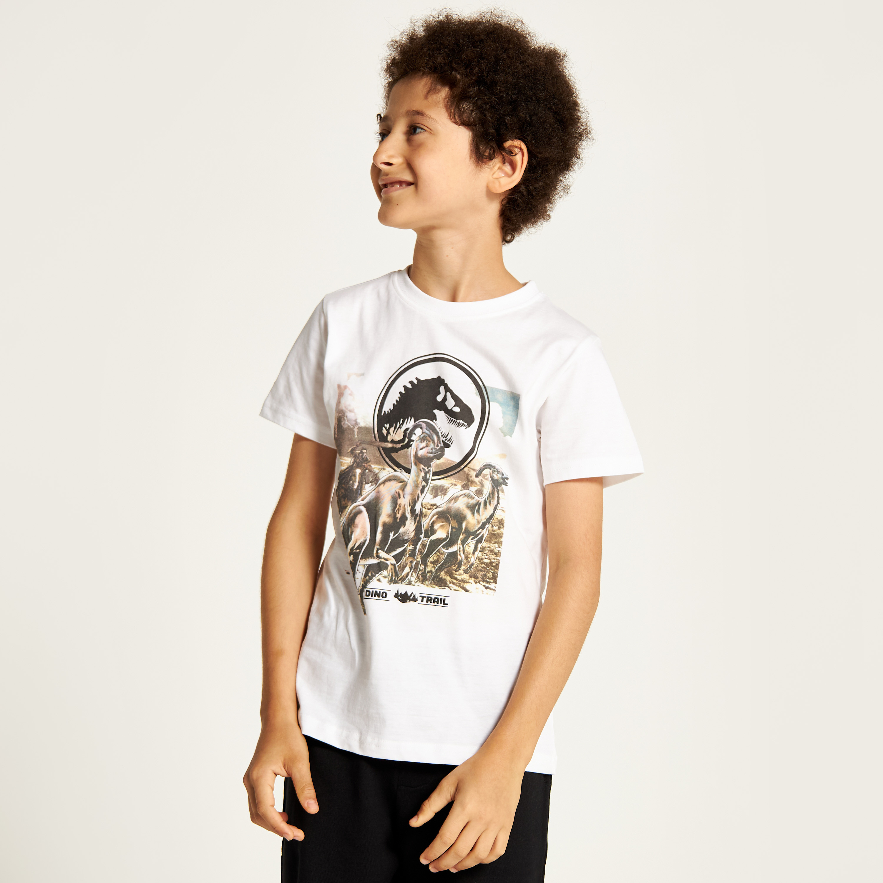 تيشيرت بأكمام قصيرة وياقة ضيقة وطبعات من جونيورز-boys-clothing-tshirtsandpolos-image-2