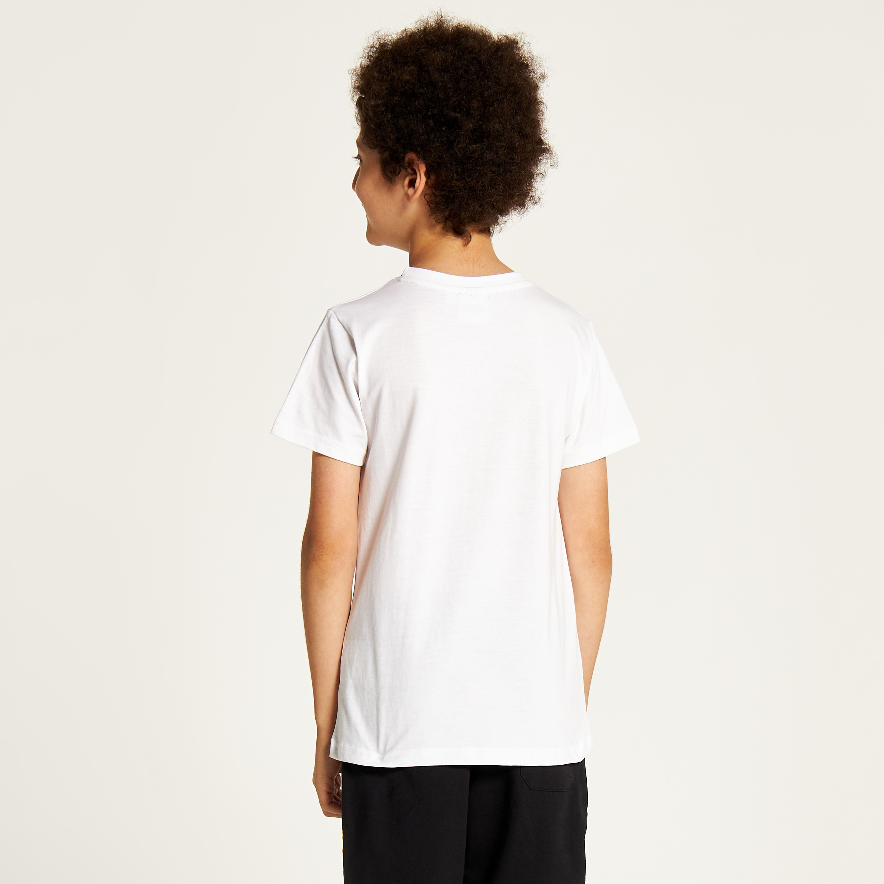 تيشيرت بأكمام قصيرة وياقة ضيقة وطبعات من جونيورز-boys-clothing-tshirtsandpolos-image-4