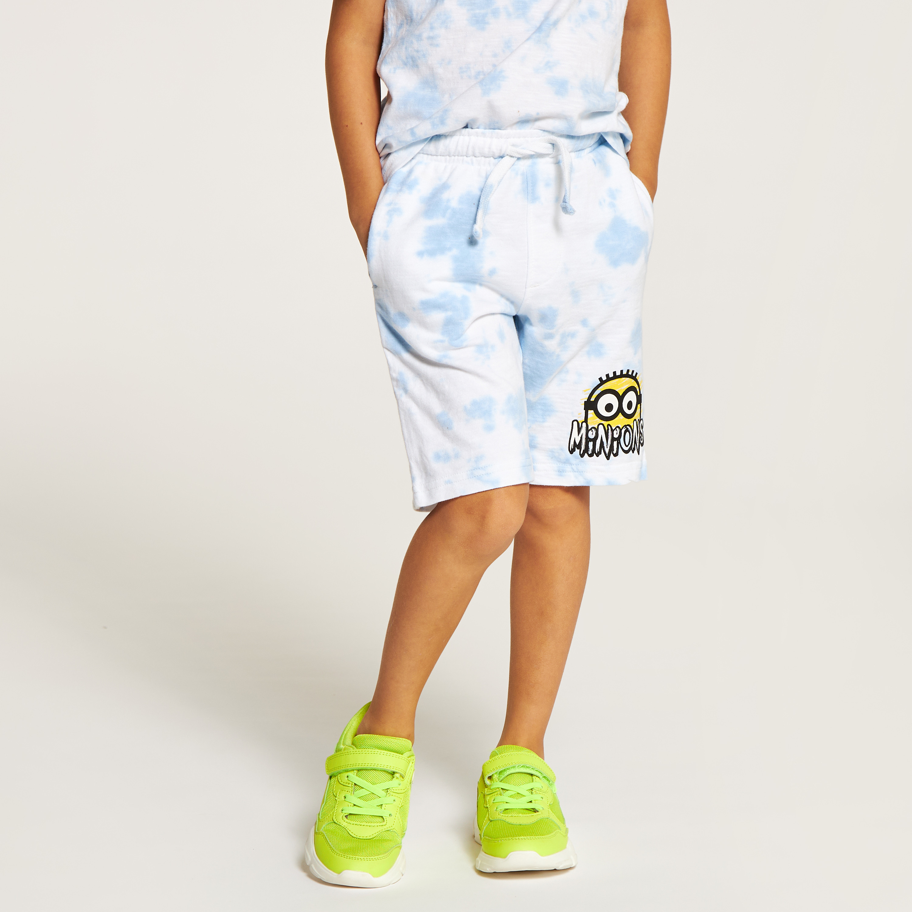 طقم شورت بطبعات وتيشيرت مصبوغ بطبعات مينيون-boys-clothing-setsandcoords-image-4