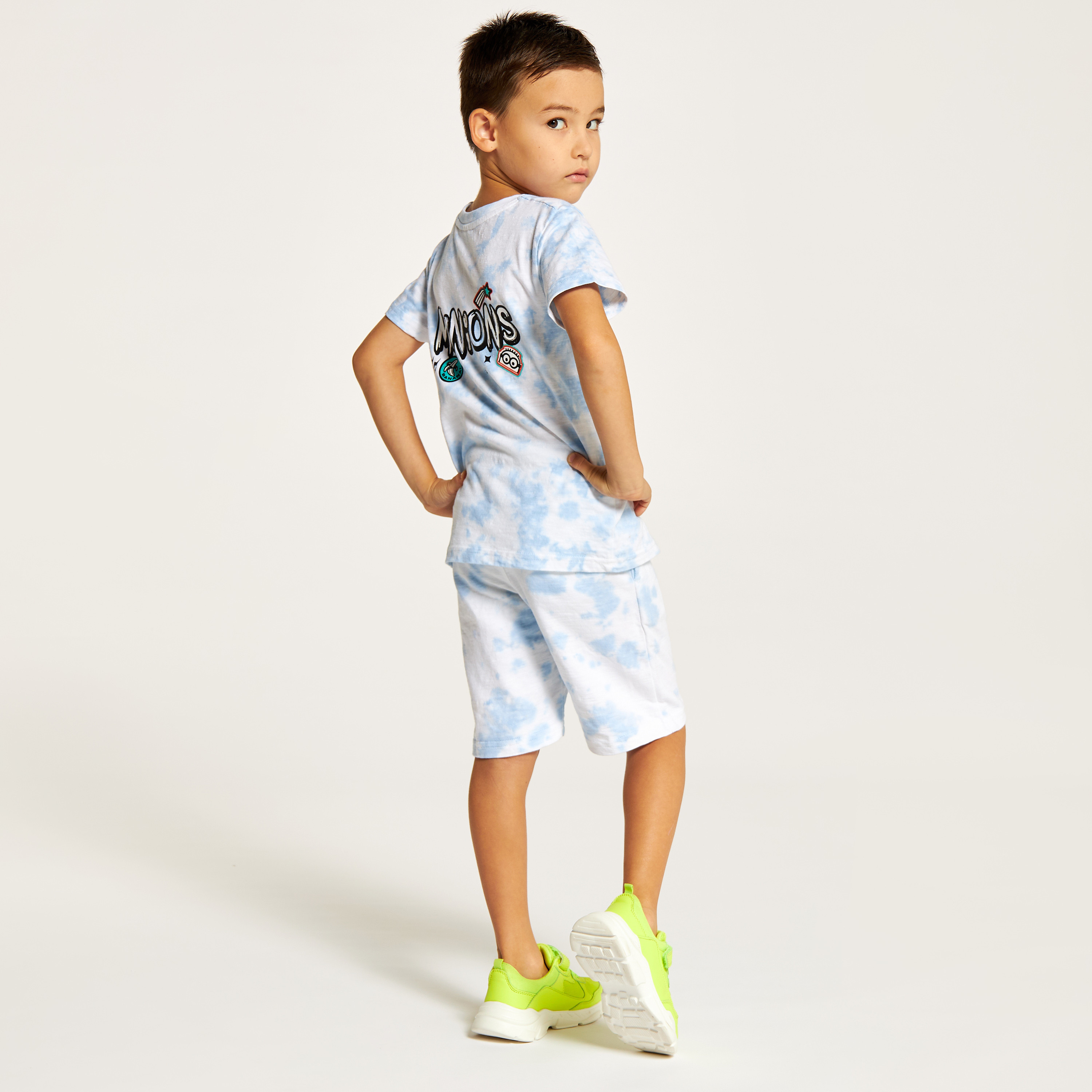 طقم شورت بطبعات وتيشيرت مصبوغ بطبعات مينيون-boys-clothing-setsandcoords-image-5