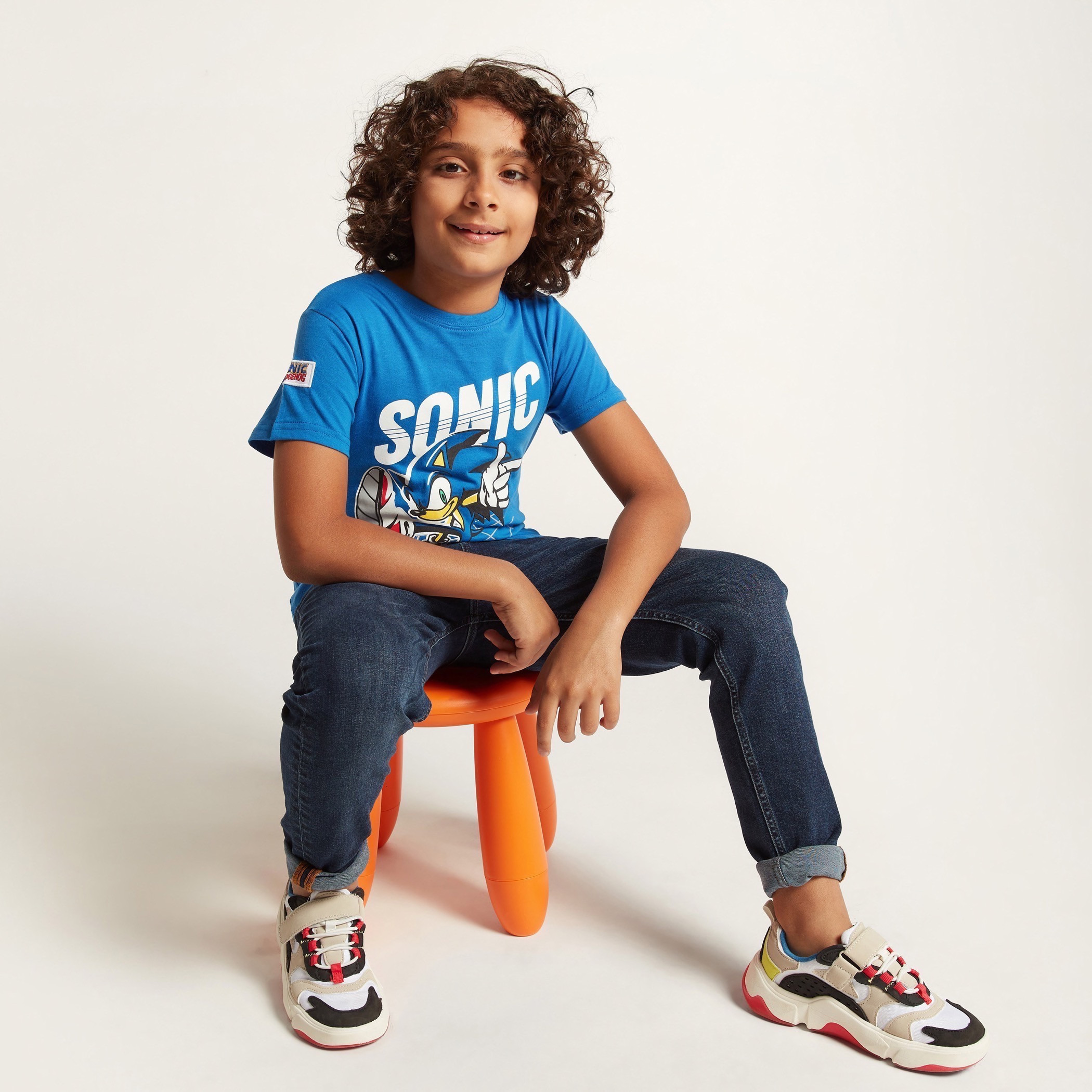 تيشيرت بأكمام قصيرة وياقة ضيقة وطبعات سونيك من هاسبرو-boys-clothing-tshirtsandpolos-image-2