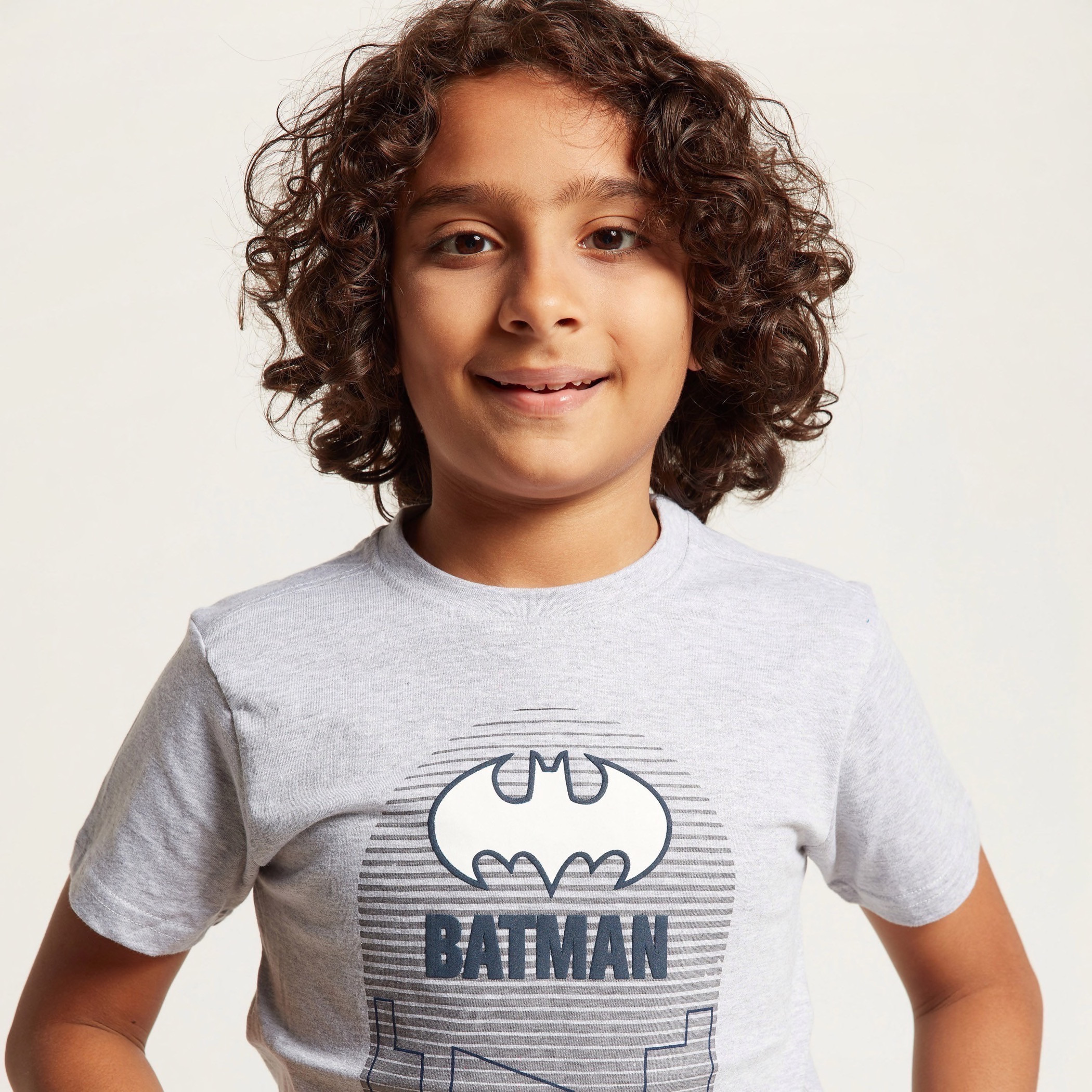 تيشيرت بياقة ضيّقة وأكمام قصيرة وطبعات باتمان-boys-clothing-tshirtsandpolos-image-3
