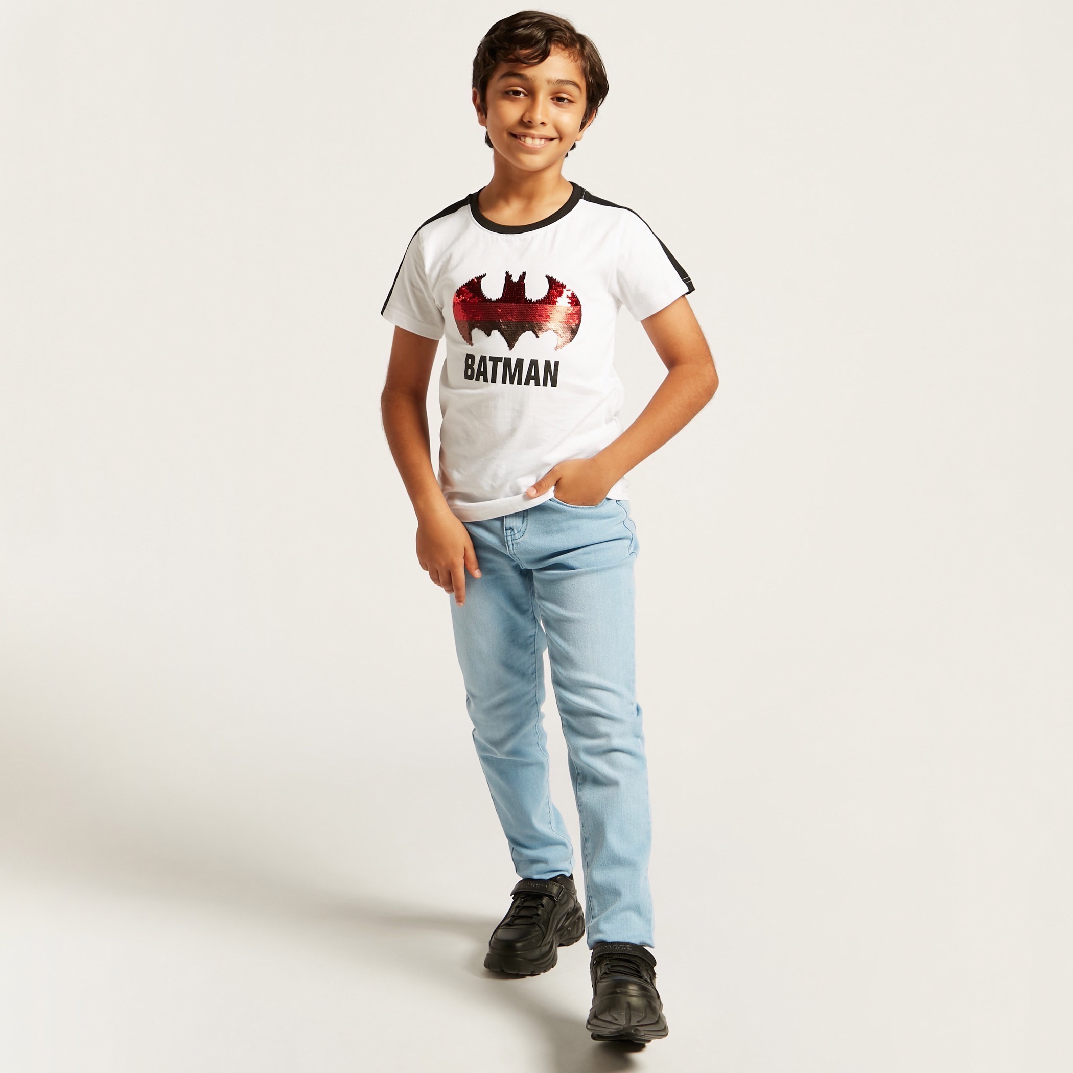 تيشيرت بأكمام قصيرة وتزيينات ترتر وطبعات باتمان-boys-clothing-tshirtsandpolos-image-2