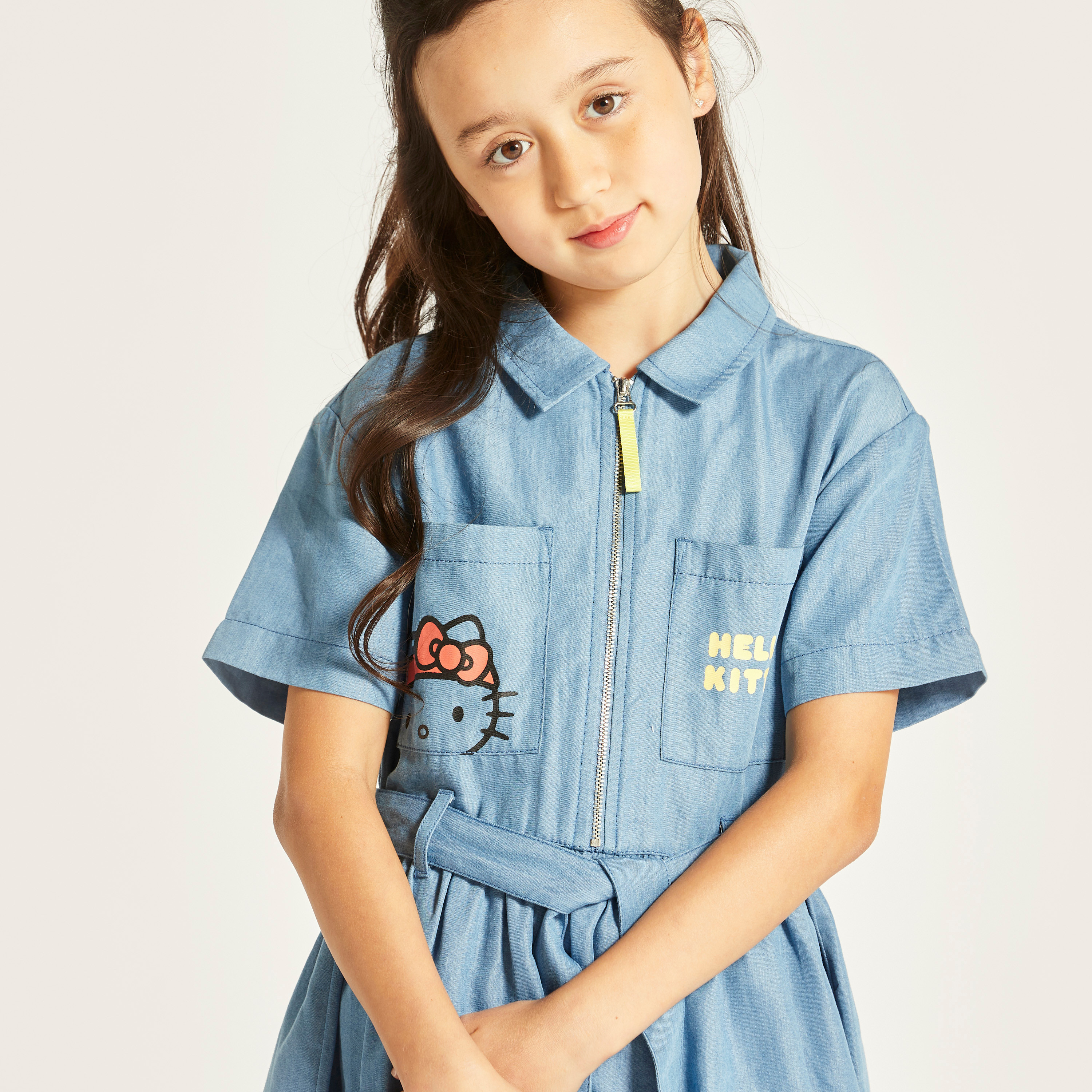 فستان قميص بحزام رباط وجيوب وطبعات هالو كيتي من سانريو-girls-clothing-dressesandjumpsuits-image-3