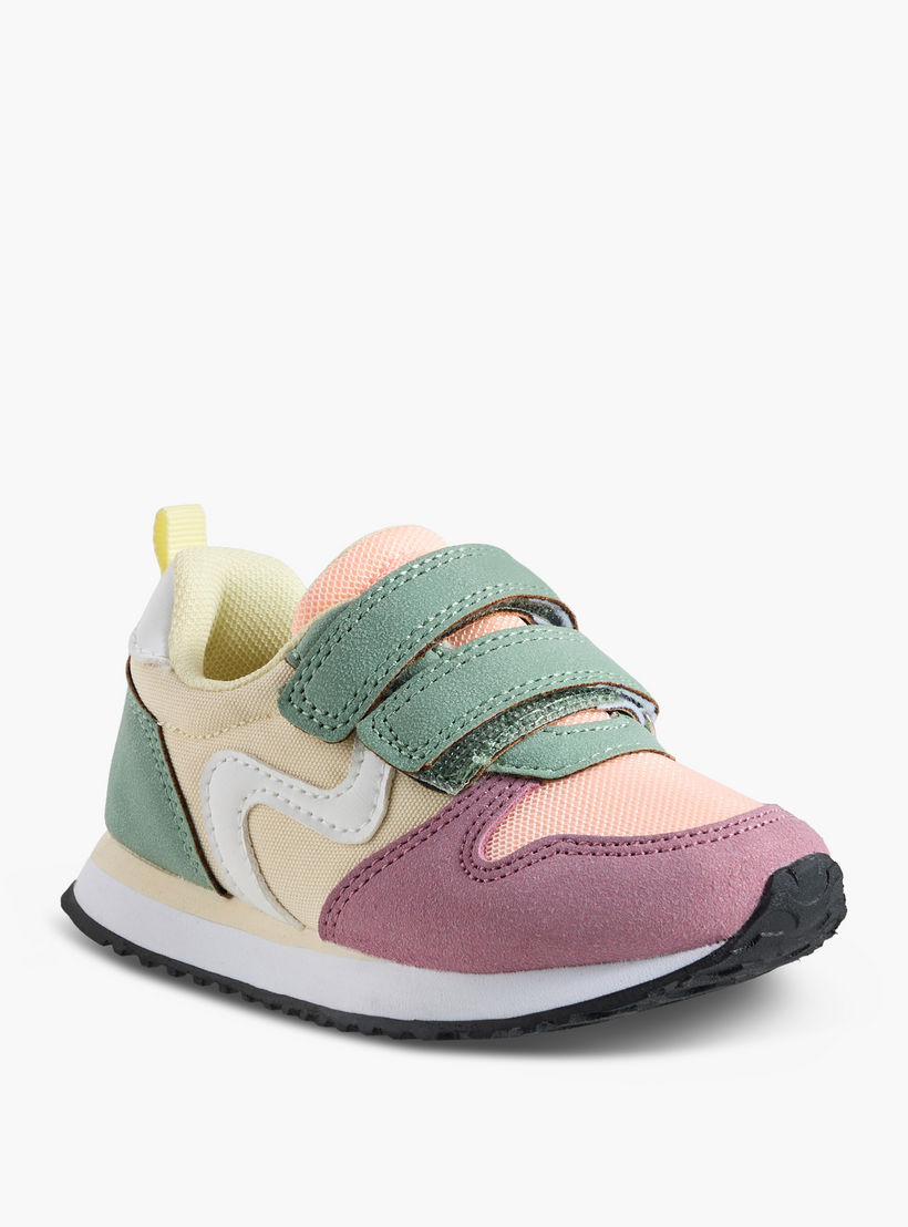 حذاء سنيكرز بشريط إغلاق لاصق للبنات من جونيورز-girls-shoes-sneakers-image-2