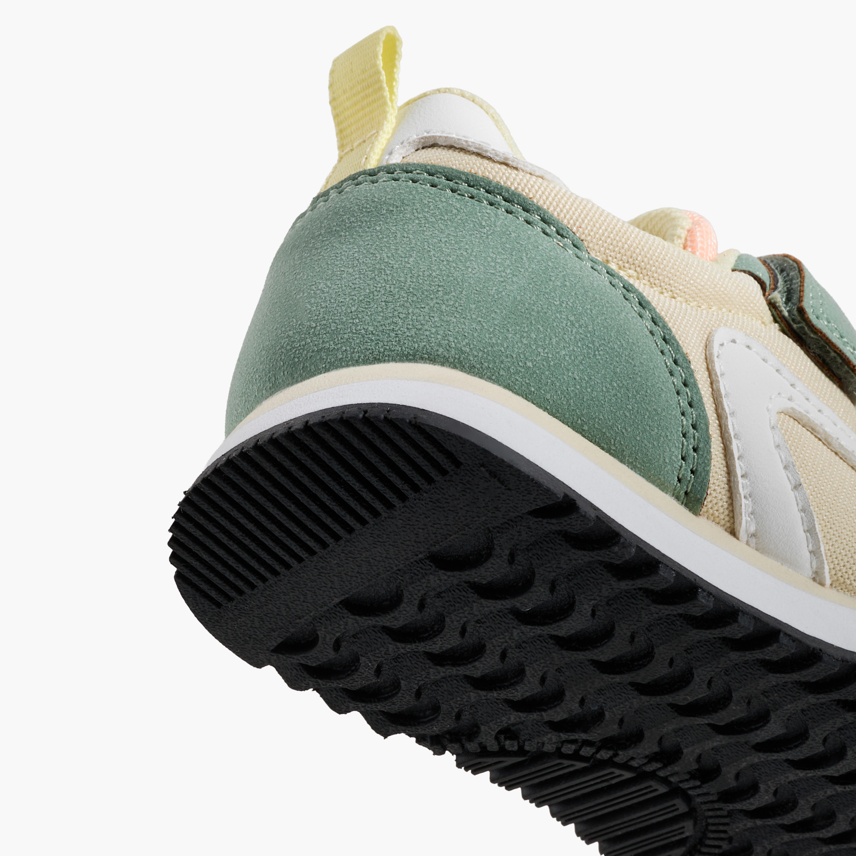 حذاء سنيكرز بشريط إغلاق لاصق للبنات من جونيورز-girls-shoes-sneakers-image-5