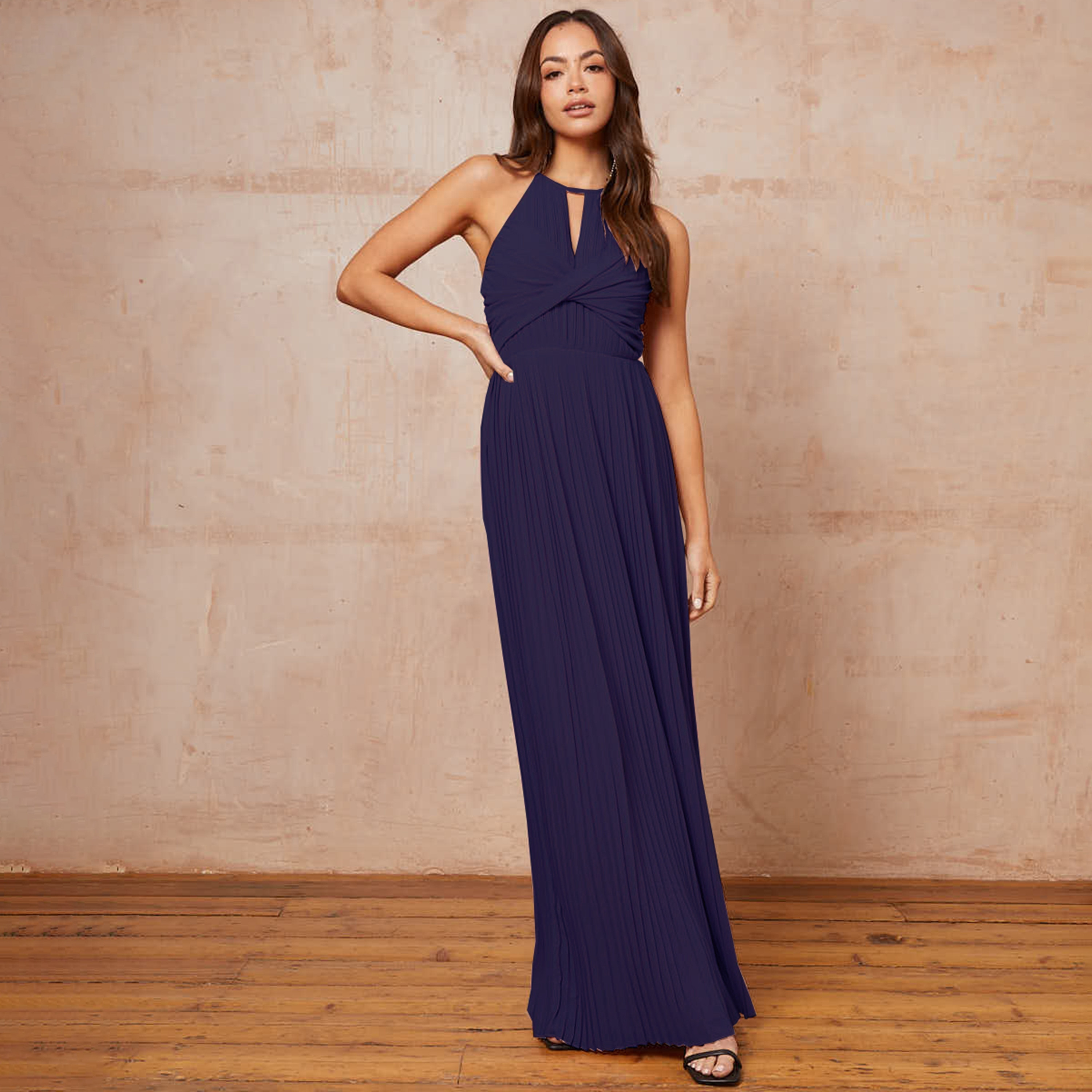  فستان ماكسي سادة بطيات مع رقبة هالتر من تي اف ان سي-women-clothing-dresses-image-1