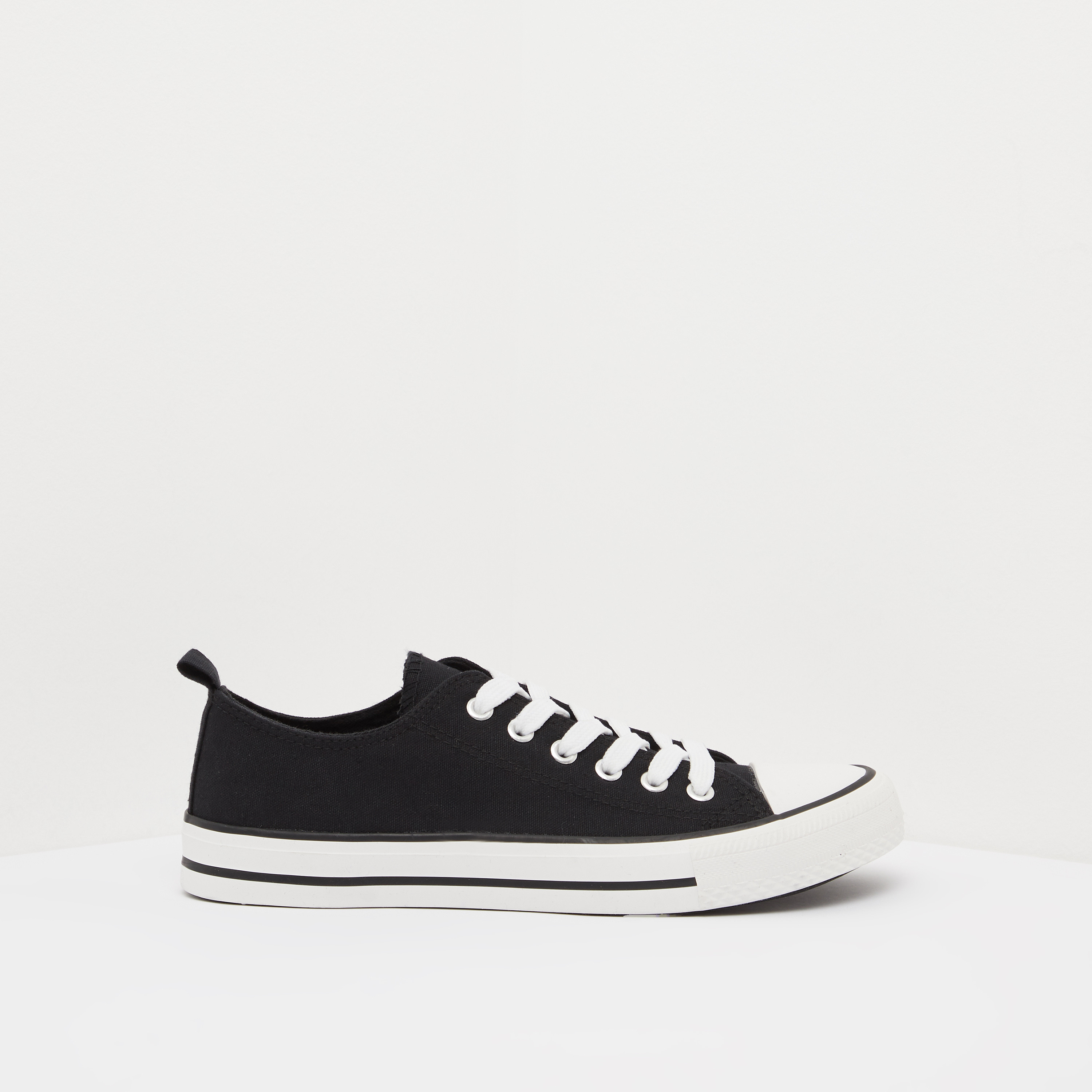 Converse hotsell shoes bahrain