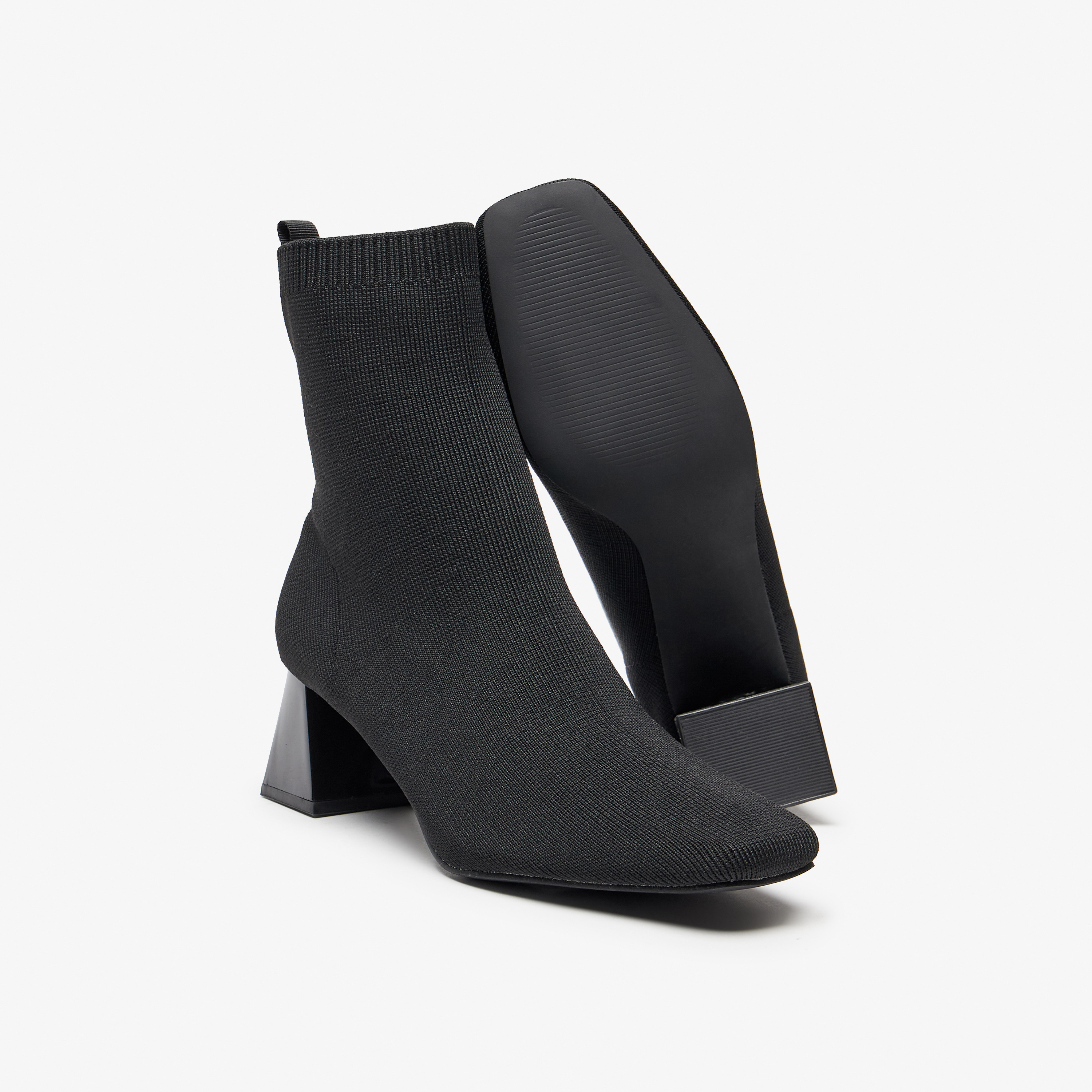 بوت سادة سهل الارتداء بارز الملمس بطول الكاحل وكعب سميك للنساء من سيليست-women-shoes-boots-image-4