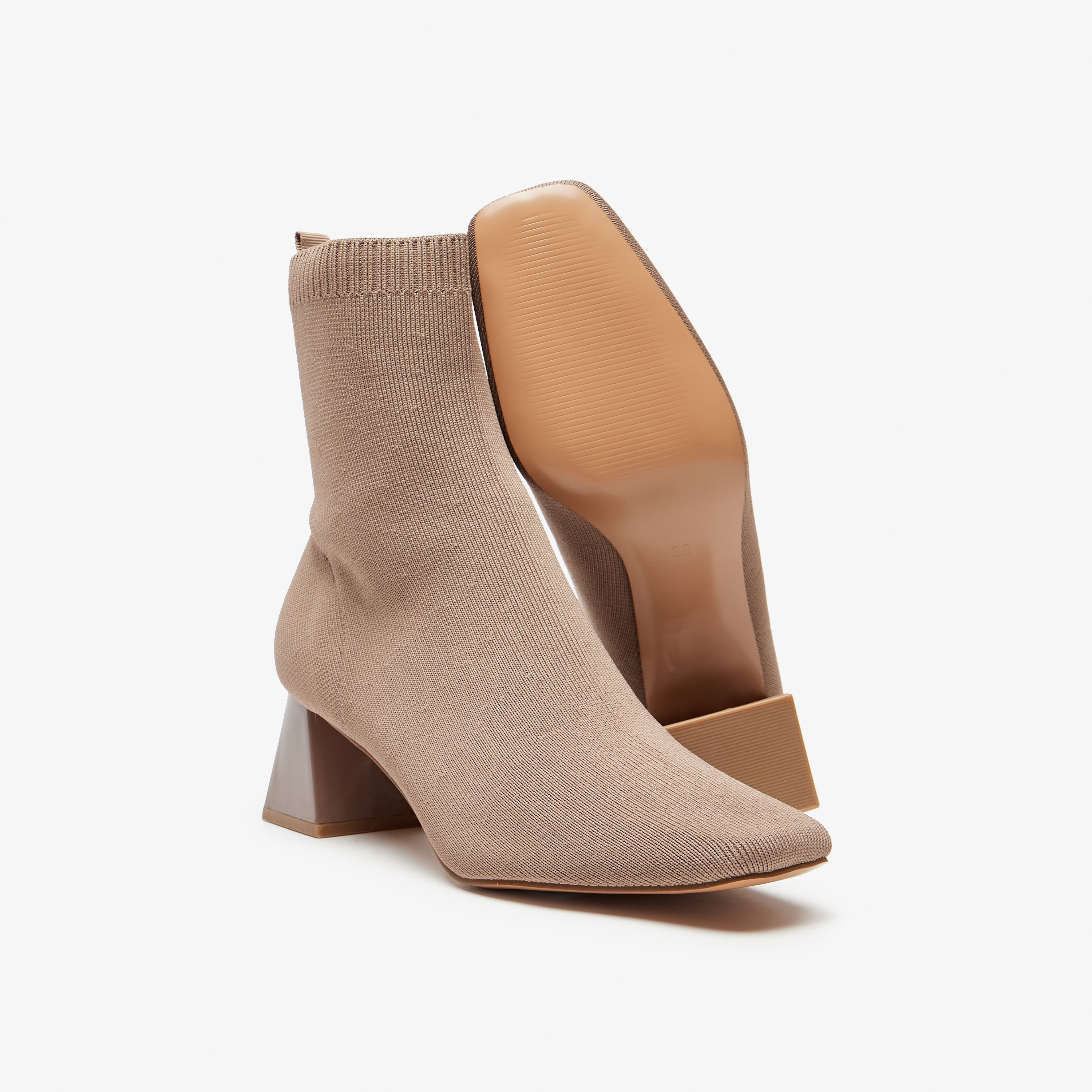 بوت سادة سهل الارتداء بارز الملمس بطول الكاحل وكعب سميك للنساء من سيليست-women-shoes-boots-image-9