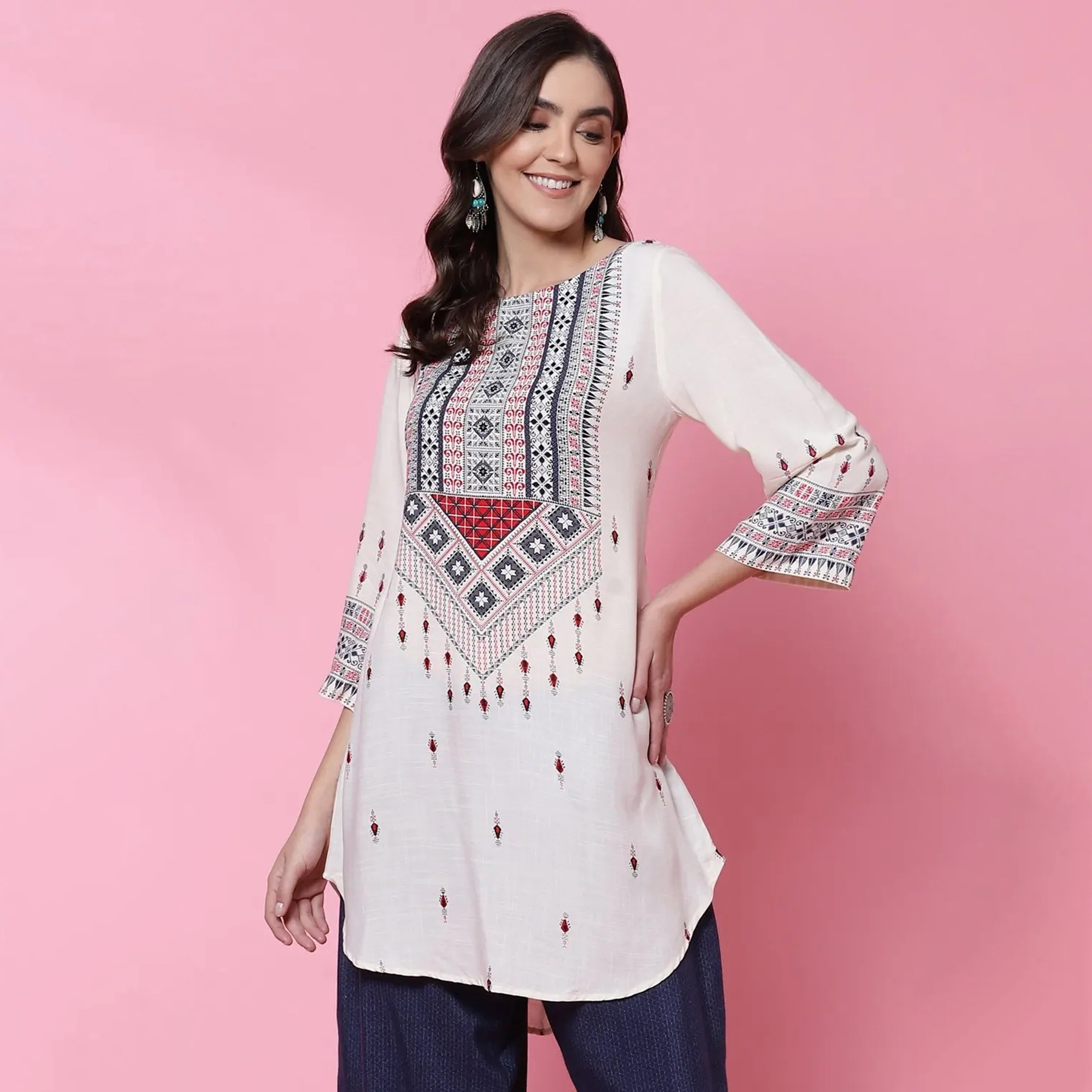 كورتي برقبة قارب بزخارف عرقية من بيبا-women-clothing-ethnicwear-kurtas-image-1