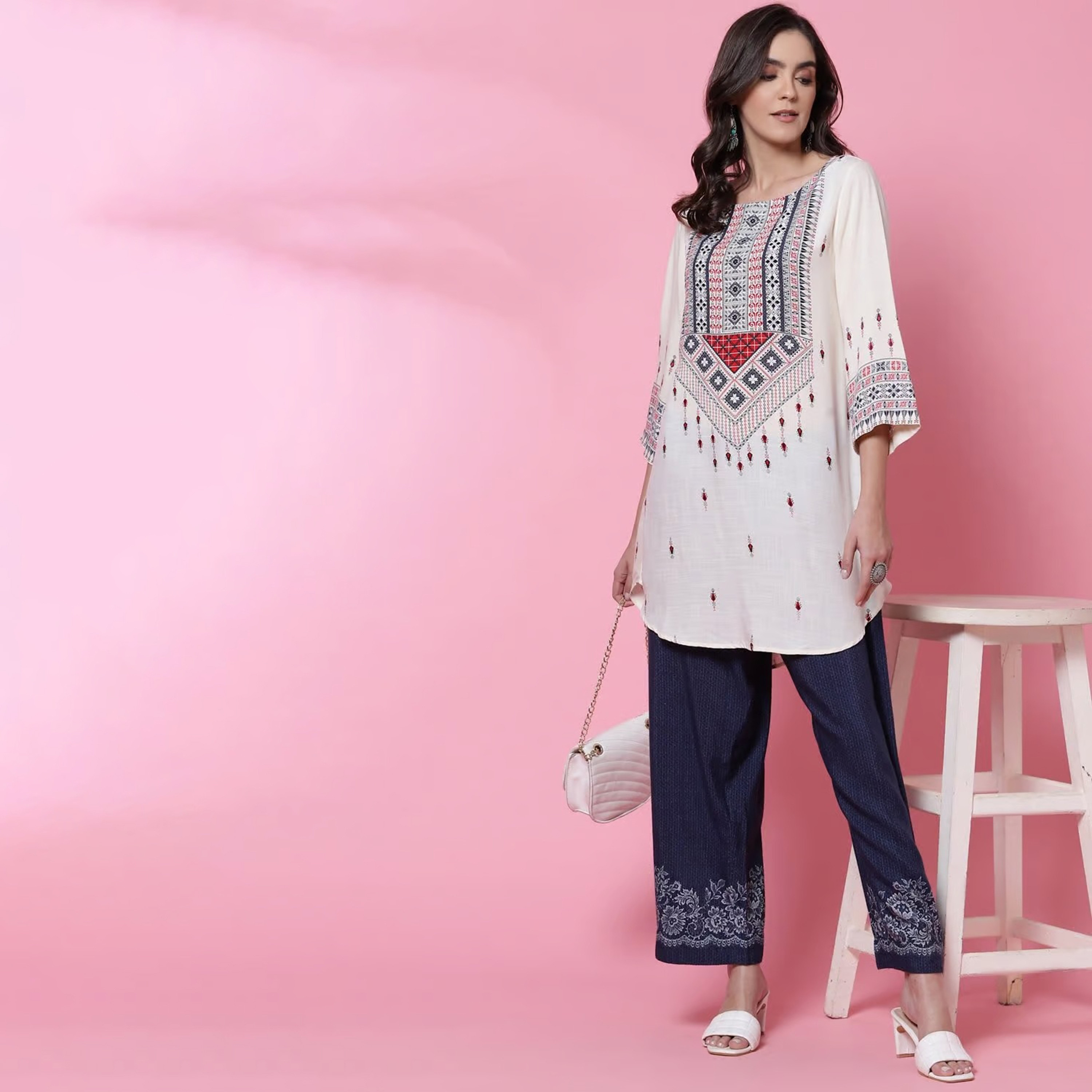كورتي برقبة قارب بزخارف عرقية من بيبا-women-clothing-ethnicwear-kurtas-image-2