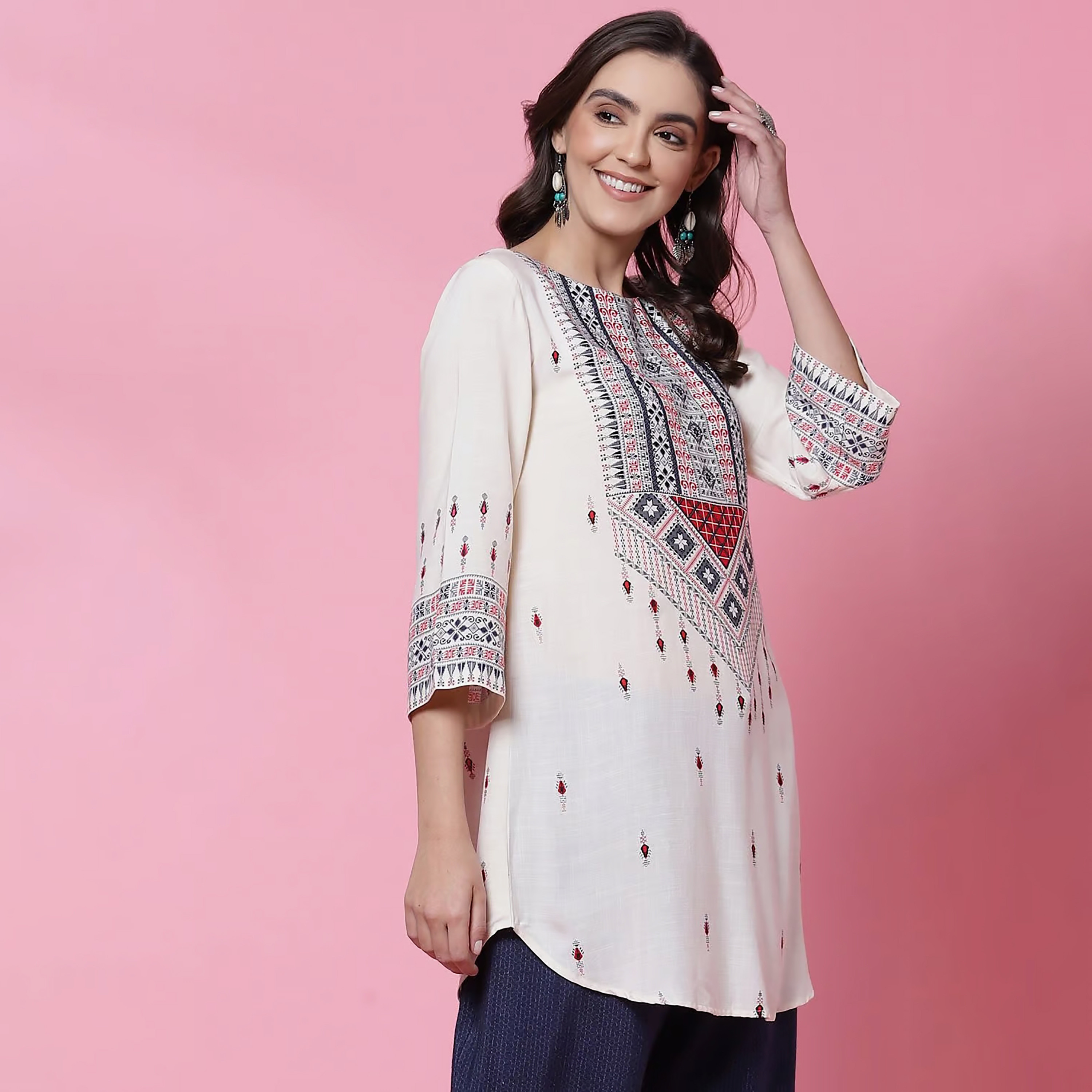 كورتي برقبة قارب بزخارف عرقية من بيبا-women-clothing-ethnicwear-kurtas-image-4