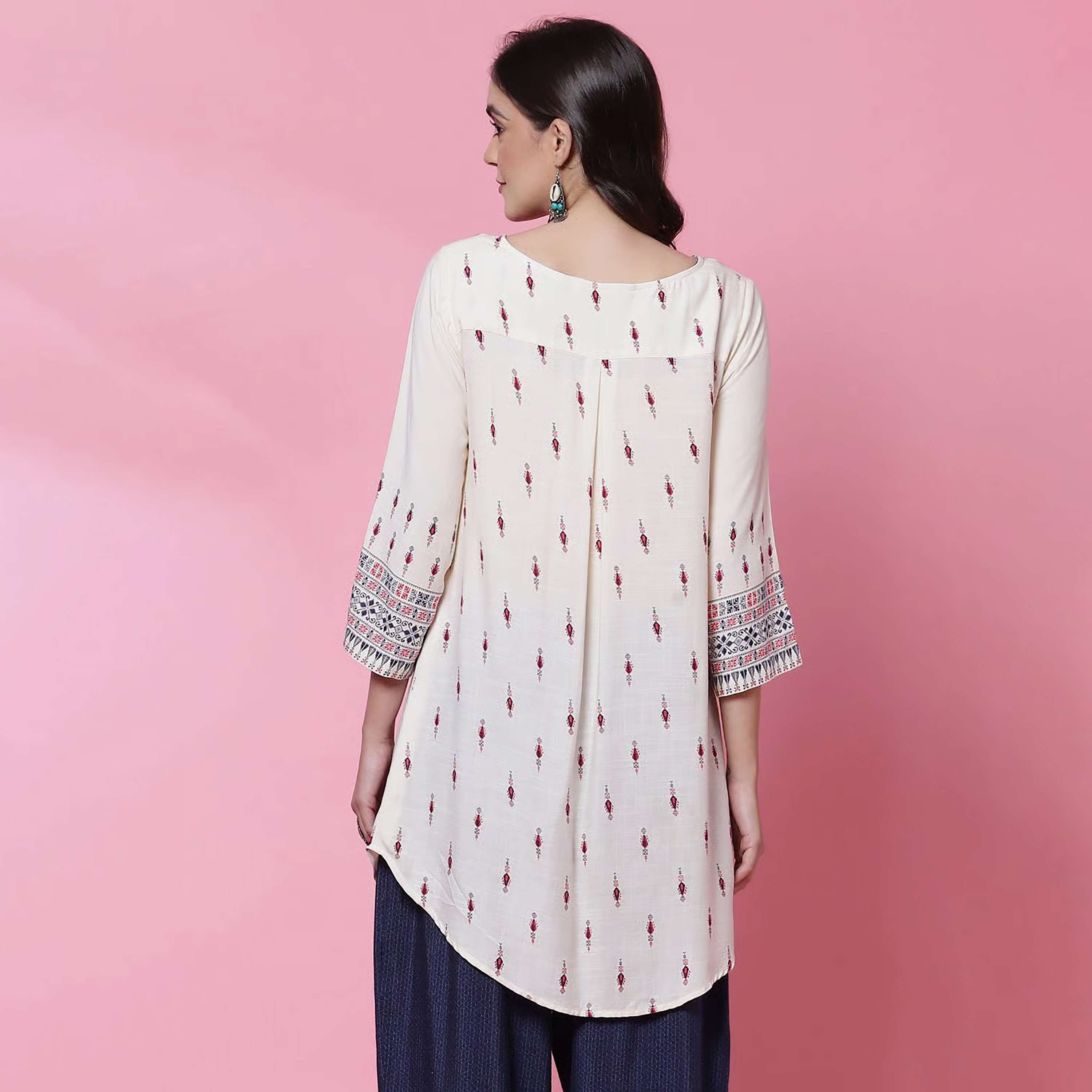 كورتي برقبة قارب بزخارف عرقية من بيبا-women-clothing-ethnicwear-kurtas-image-6