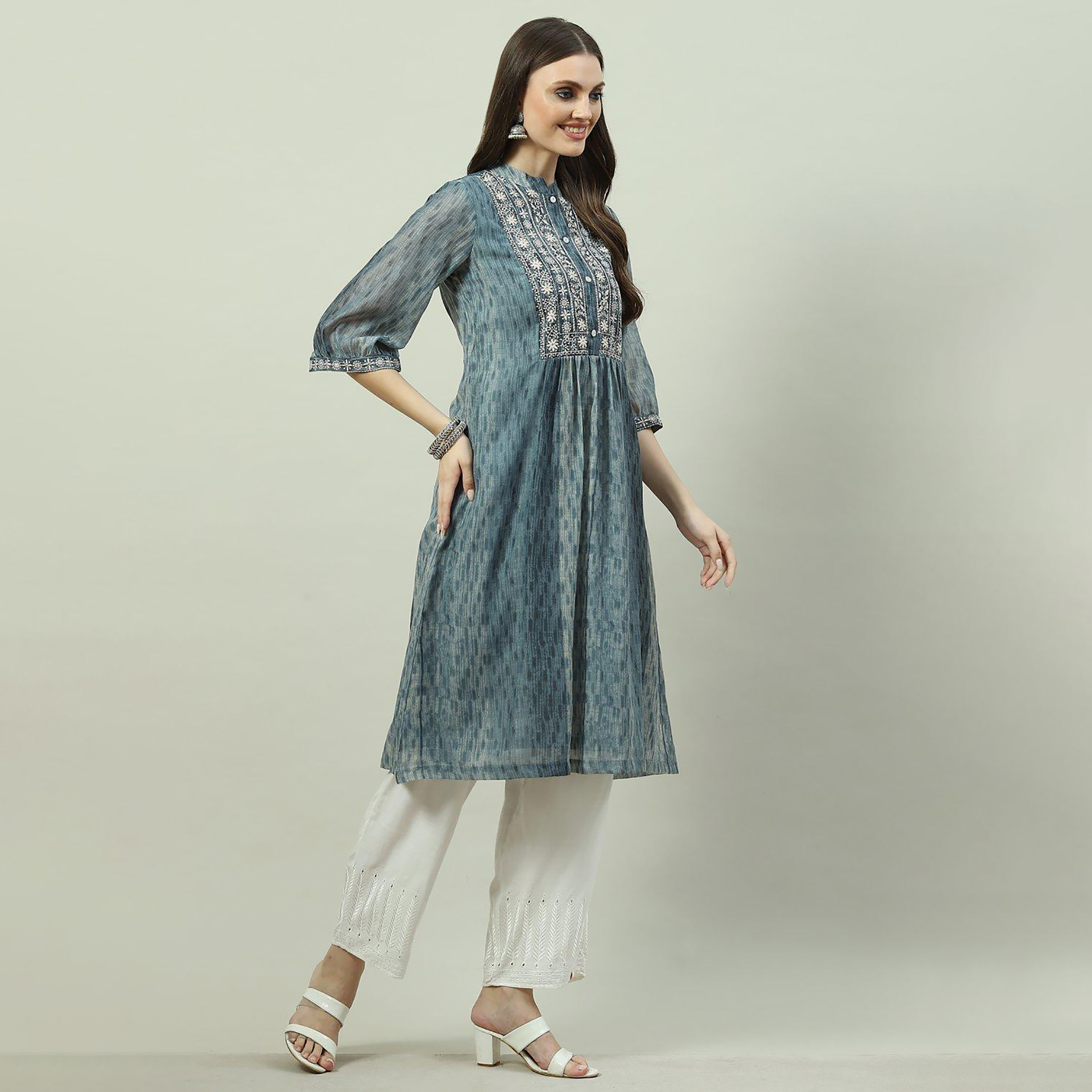 كورتا ذو ماندرين مع مطرزة ومستقيمة من بيبا مع زر للإغلاق-women-clothing-ethnicwear-dresses-image-2