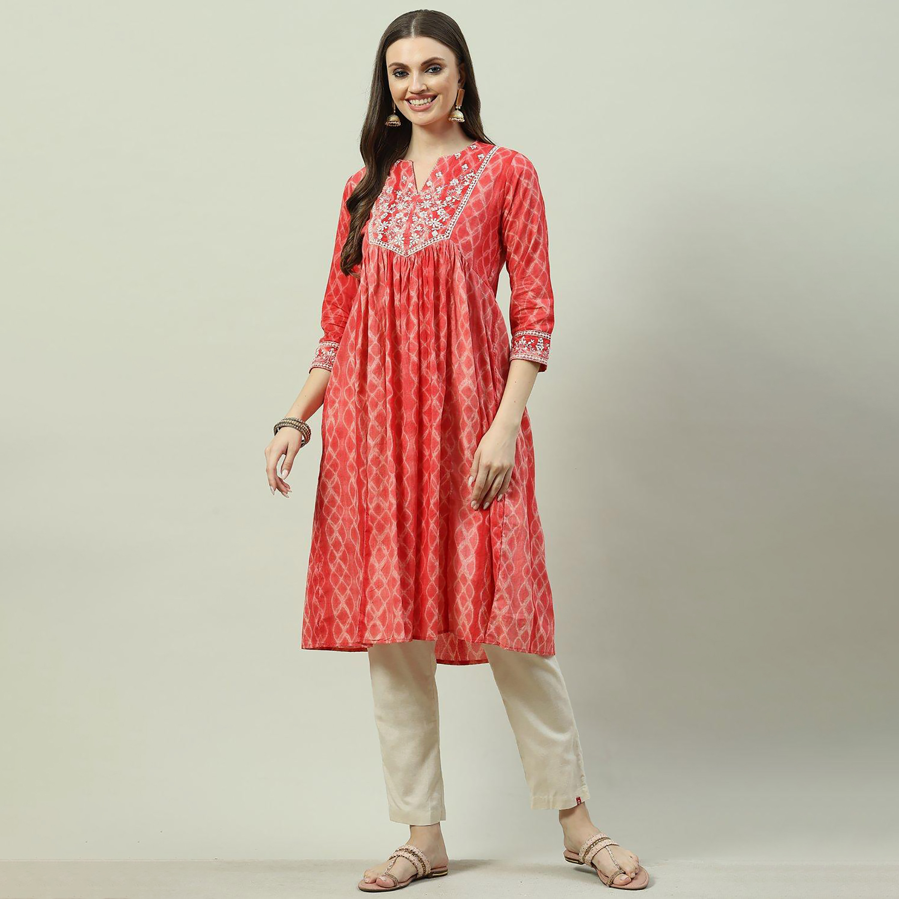 كورتا قطنية مستقيمة مطرزة برقبة على شكل وى مع مزين بسكوينس من بيبا-women-clothing-ethnicwear-dresses-image-1