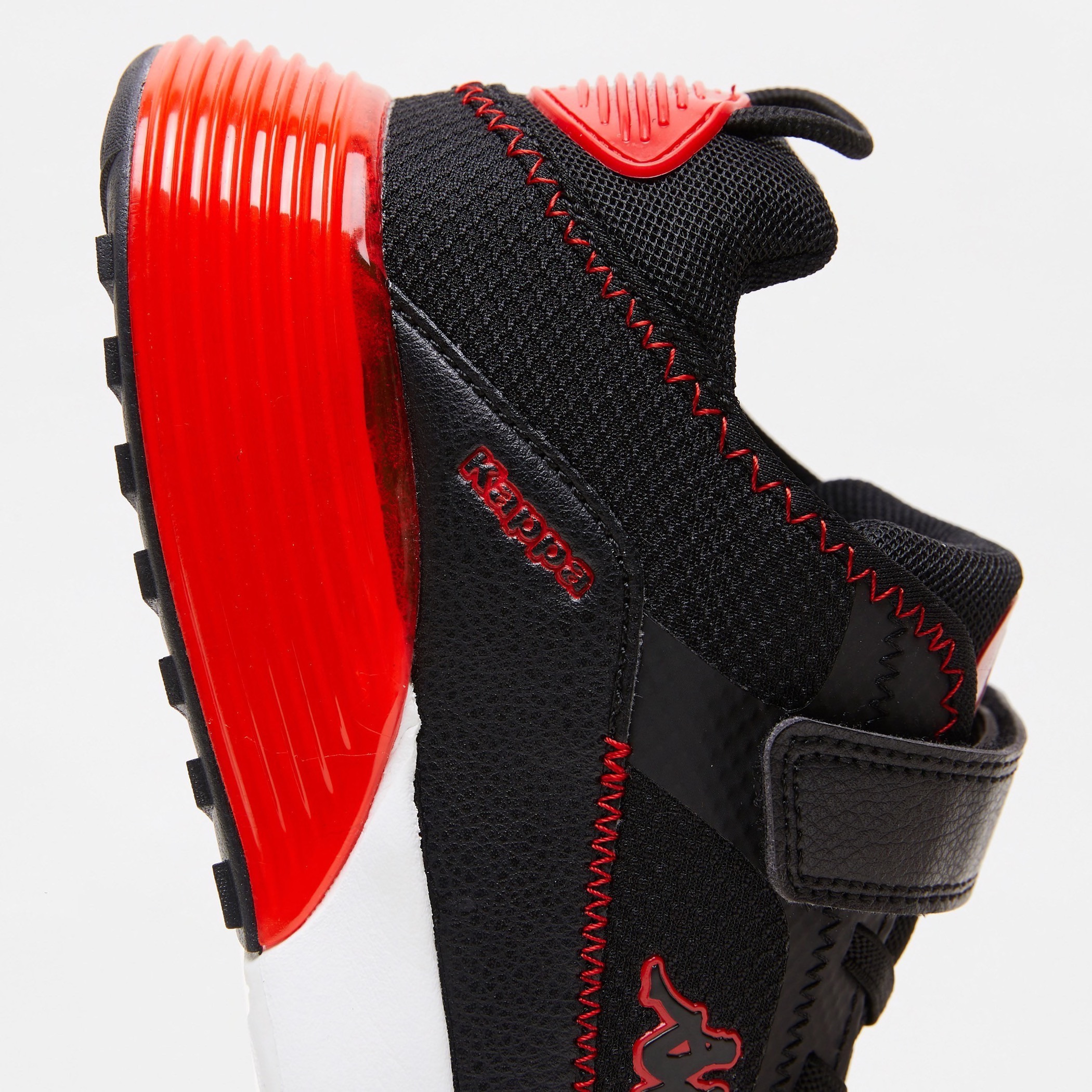 حذاء سنيكرز بارز الملمس بخطّاف وحلقة اغلاق للأولاد من كابا-sports-boys-shoes-image-4