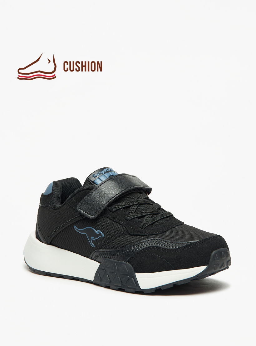 حذاء مشي بشريط إغلاق لاصق وشعار منقوش للأولاد من كانجاروز-sports-boys-shoes-image-1