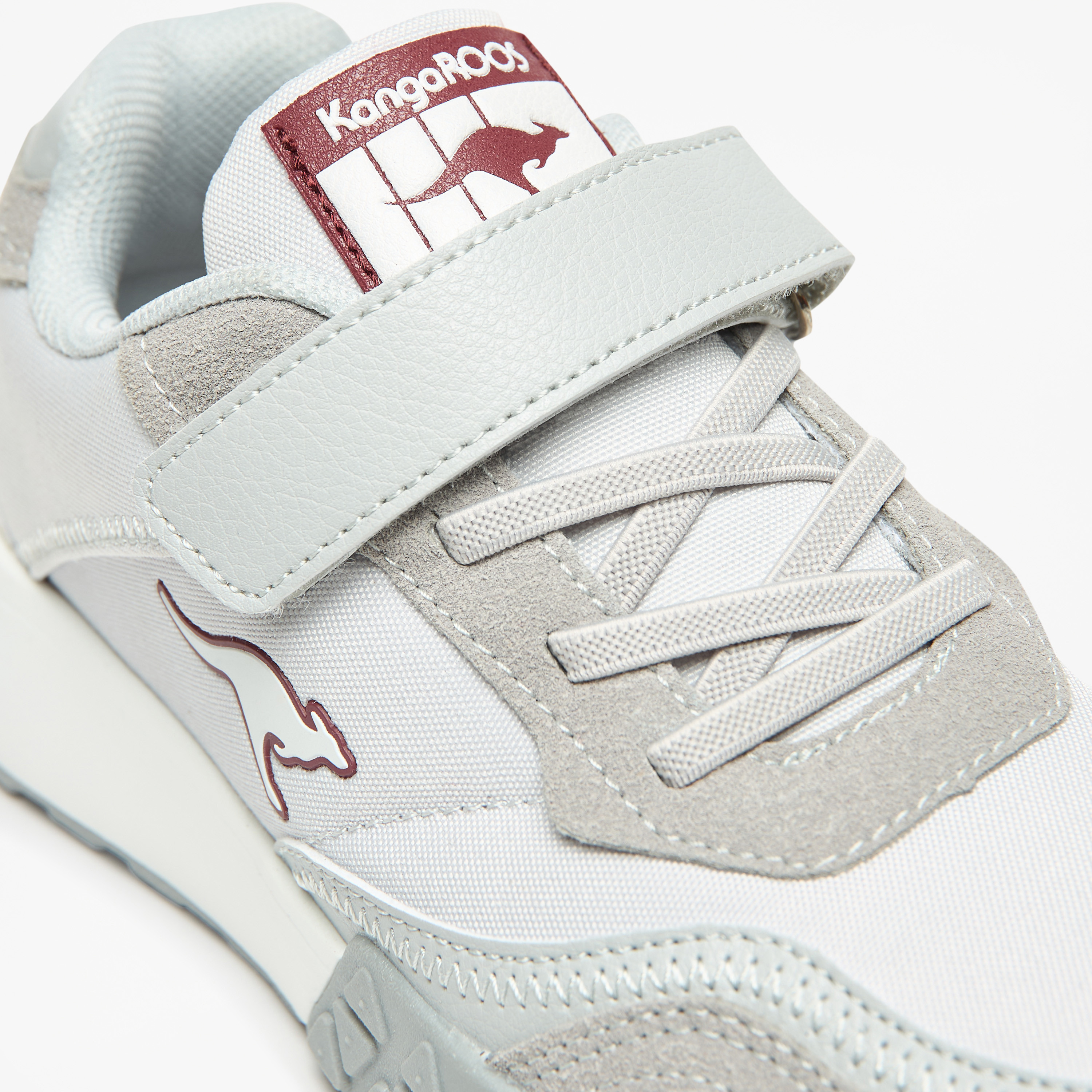 حذاء مشي بشريط إغلاق لاصق وشعار منقوش للأولاد من كانجاروز-sports-boys-shoes-image-5