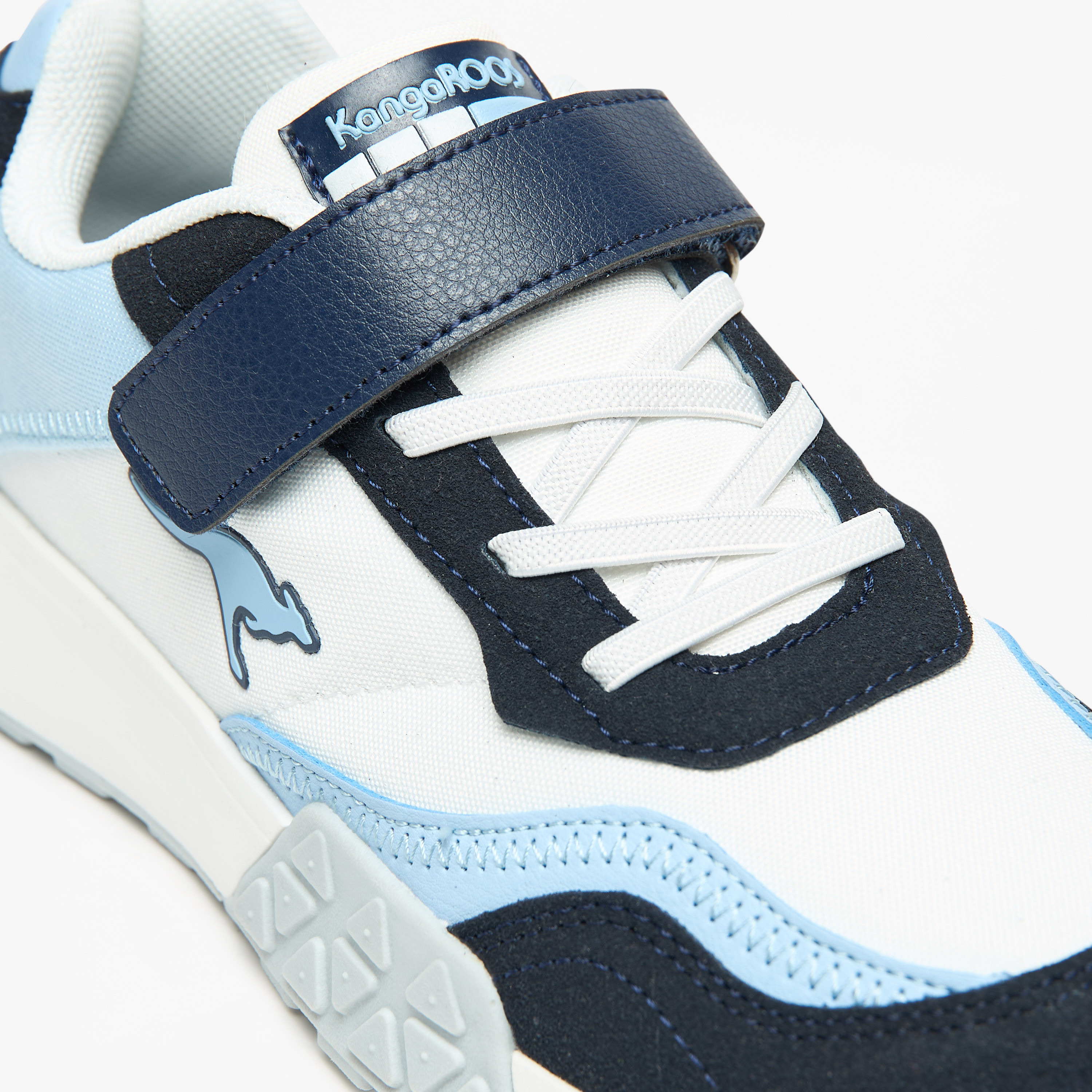 حذاء مشي بشريط إغلاق لاصق وشعار منقوش للأولاد من كانجاروز-sports-boys-shoes-image-10