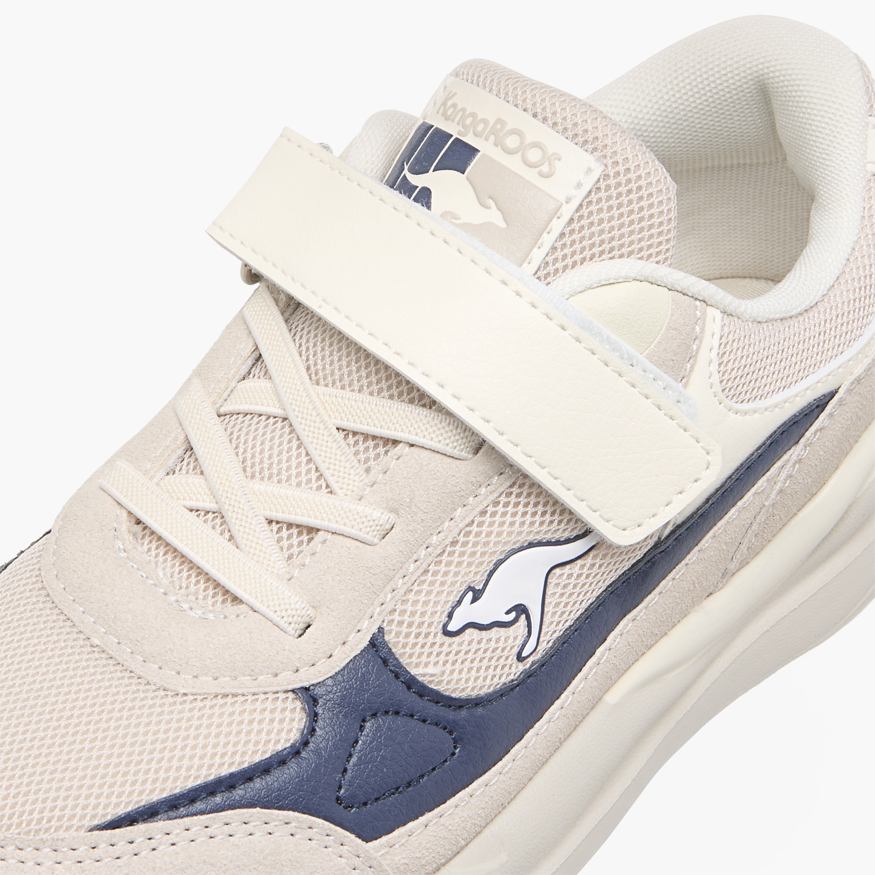 حذاء رياضي بشريط إغلاق لاصق وتفاصيل شعار للبنات من كانجاروس-girls-shoes-sneakers-image-4