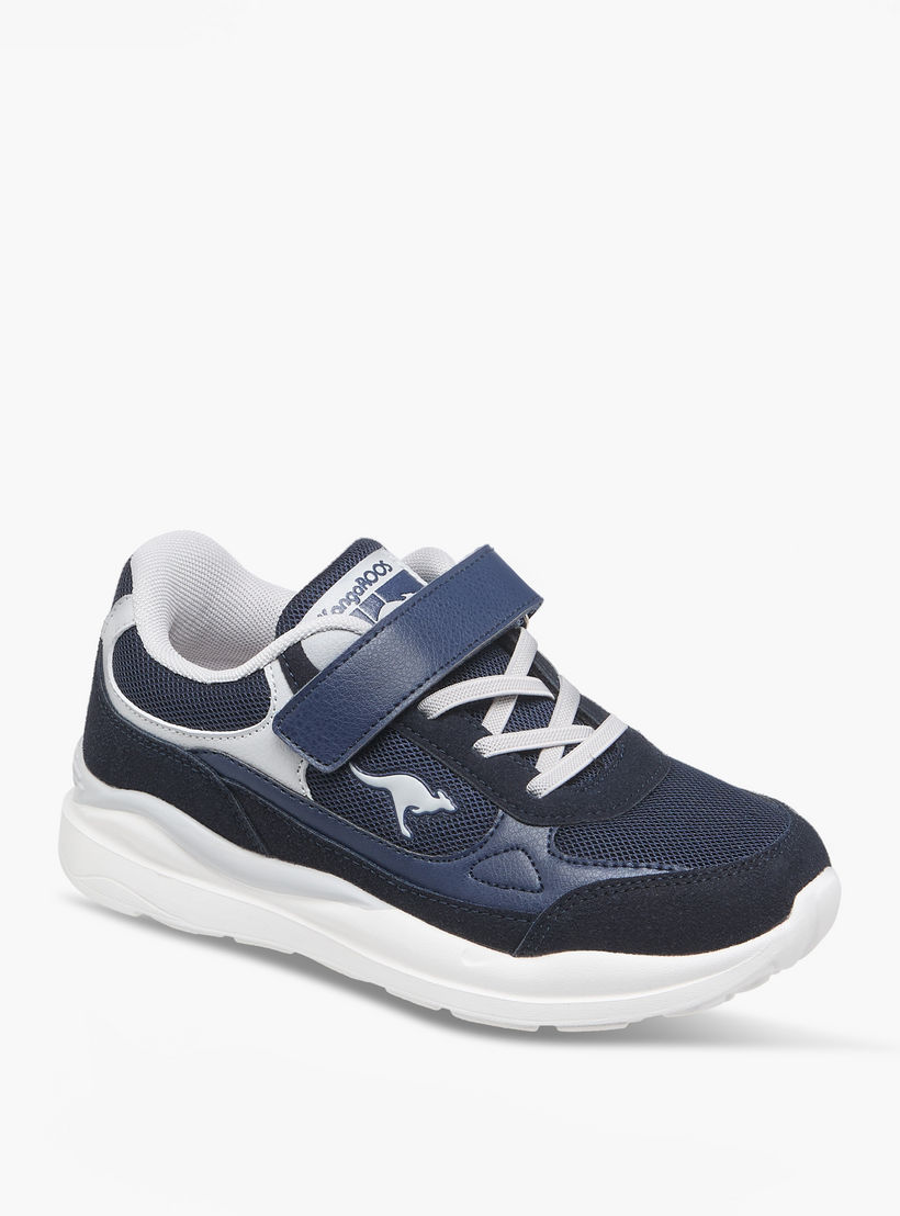 حذاء رياضي بشريط إغلاق لاصق وتفاصيل شعار للبنات من كانجاروس-girls-shoes-sneakers-image-2