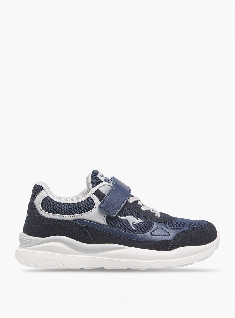 حذاء رياضي بشريط إغلاق لاصق وتفاصيل شعار للبنات من كانجاروس-girls-shoes-sneakers-image-3