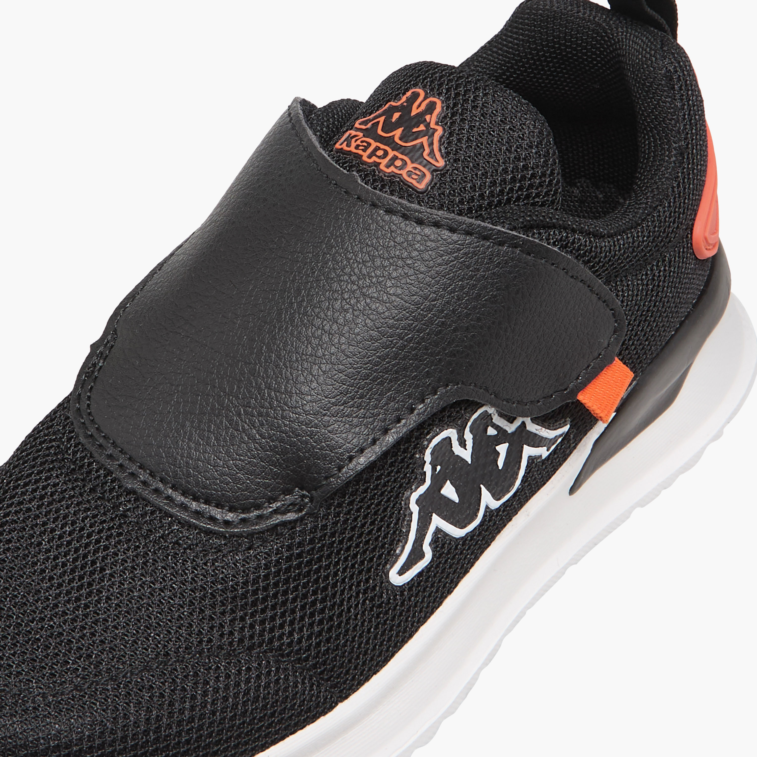 حذاء رياضي بتفاصيل شعار وشريط إغلاق للأولاد من كابا-sports-boys-shoes-image-4