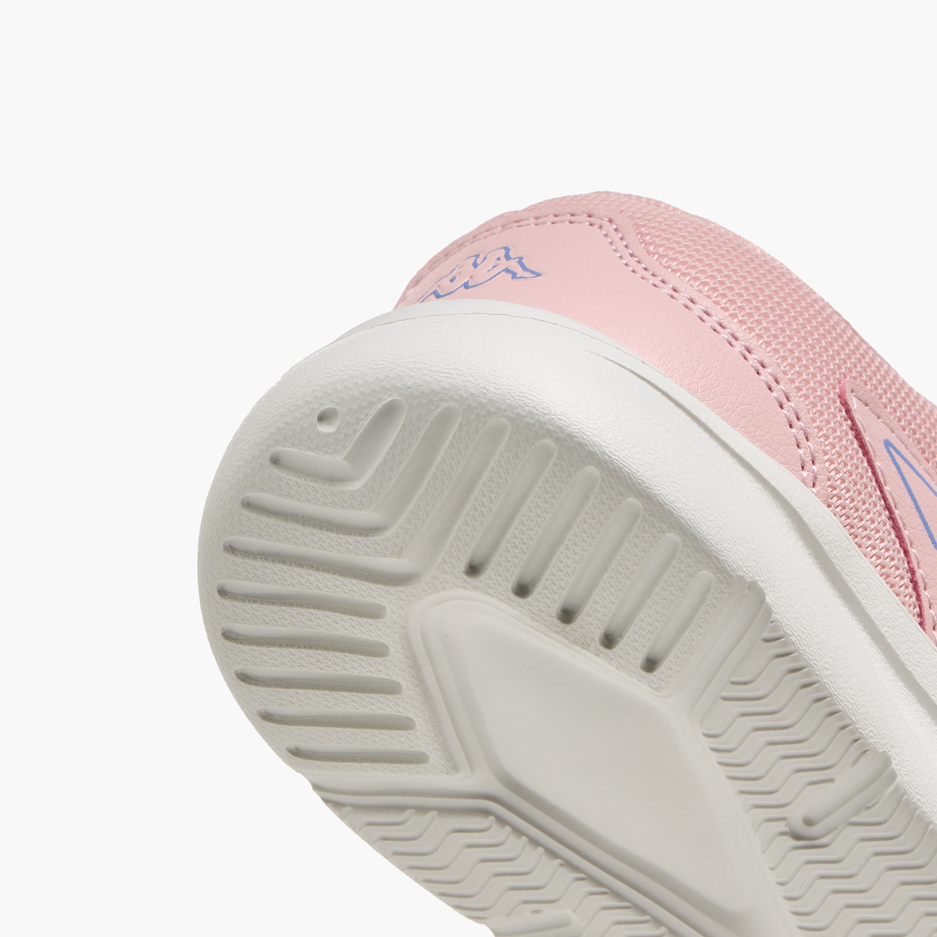 حذاء رياضي بشريط لاصق وطبعات شعار للبنات من كابا-girls-shoes-sneakers-image-5